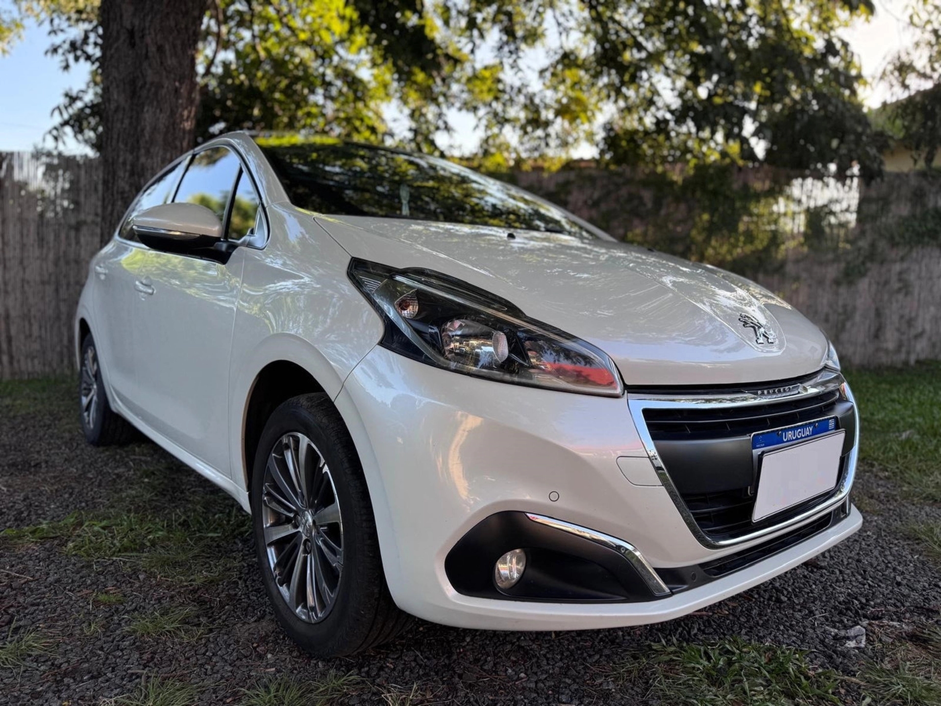 Peugeot 208 1.6 Feline Inmaculado!! - Solycar