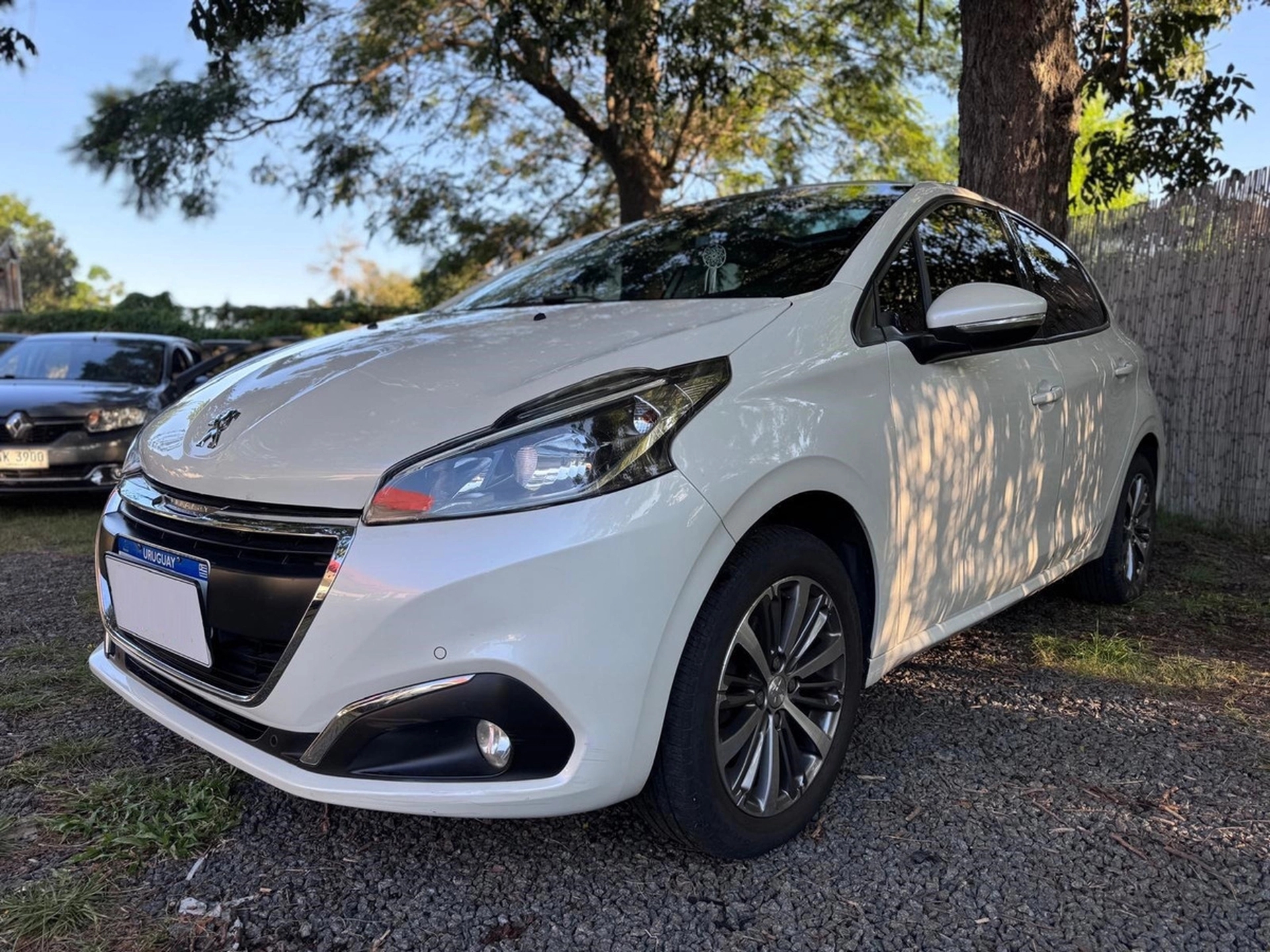 Peugeot 208 1.6 Feline Inmaculado!! - Solycar