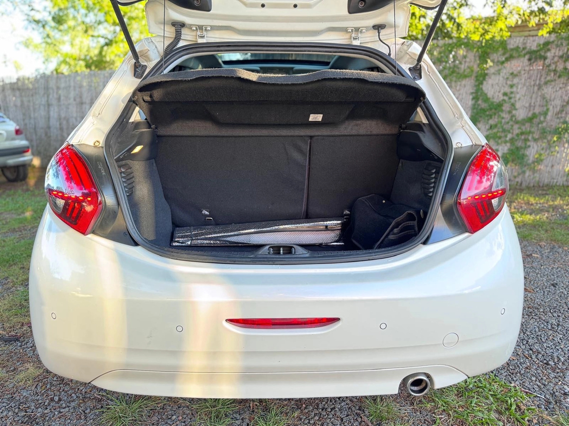 Peugeot 208 1.6 Feline Inmaculado!! - Solycar