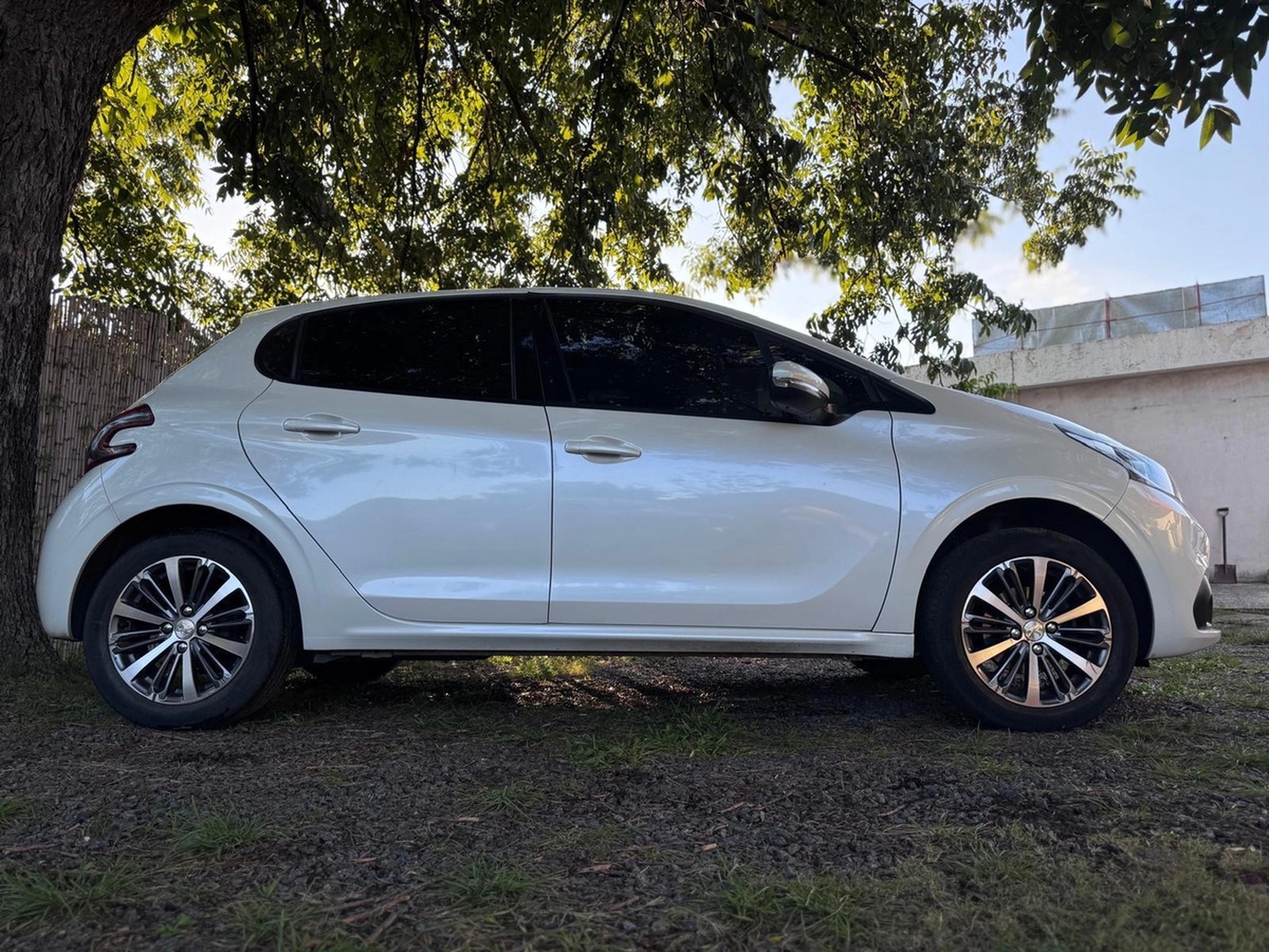 Peugeot 208 1.6 Feline Inmaculado!! - Solycar