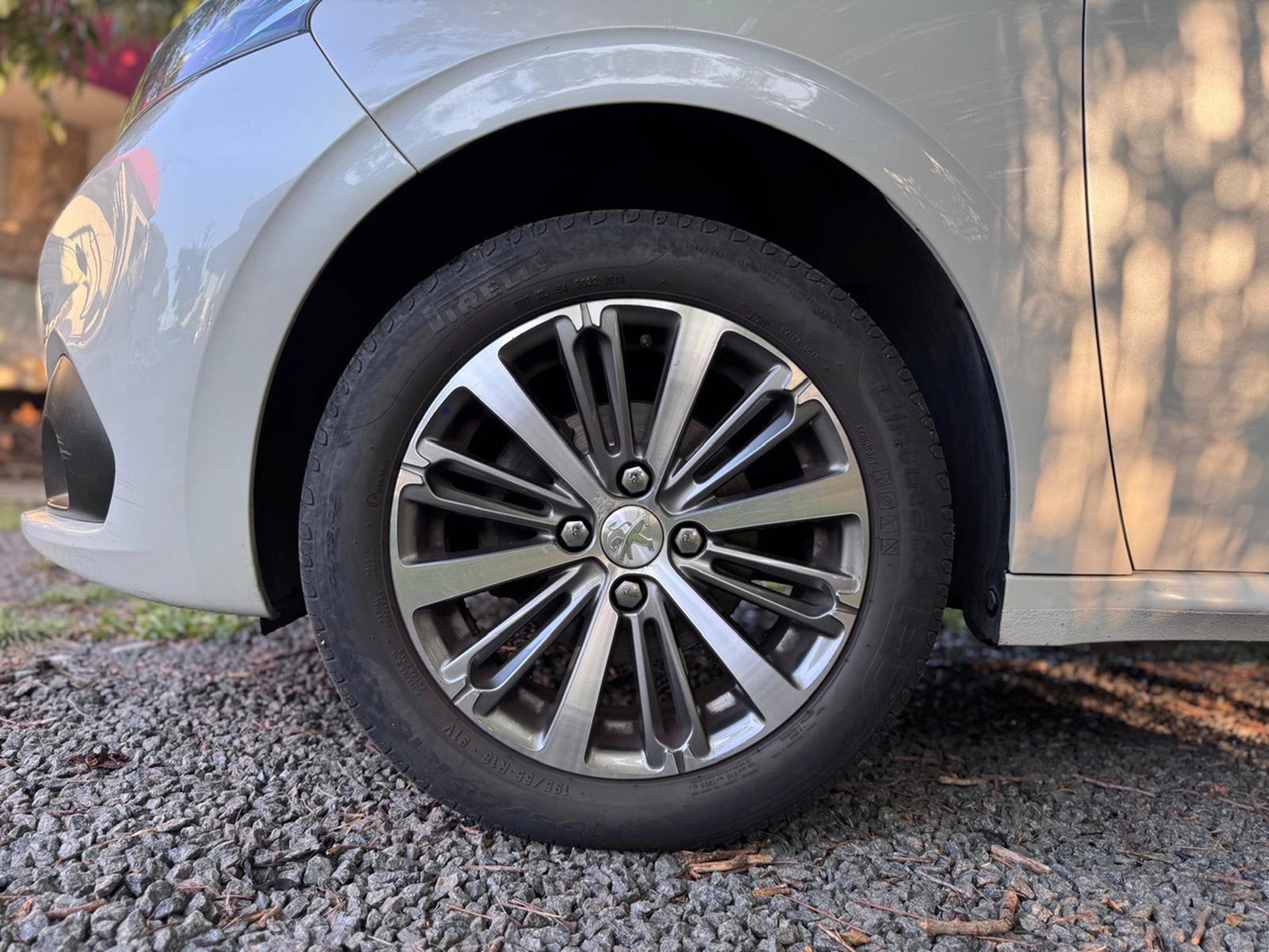 Peugeot 208 1.6 Feline Inmaculado!! - Solycar