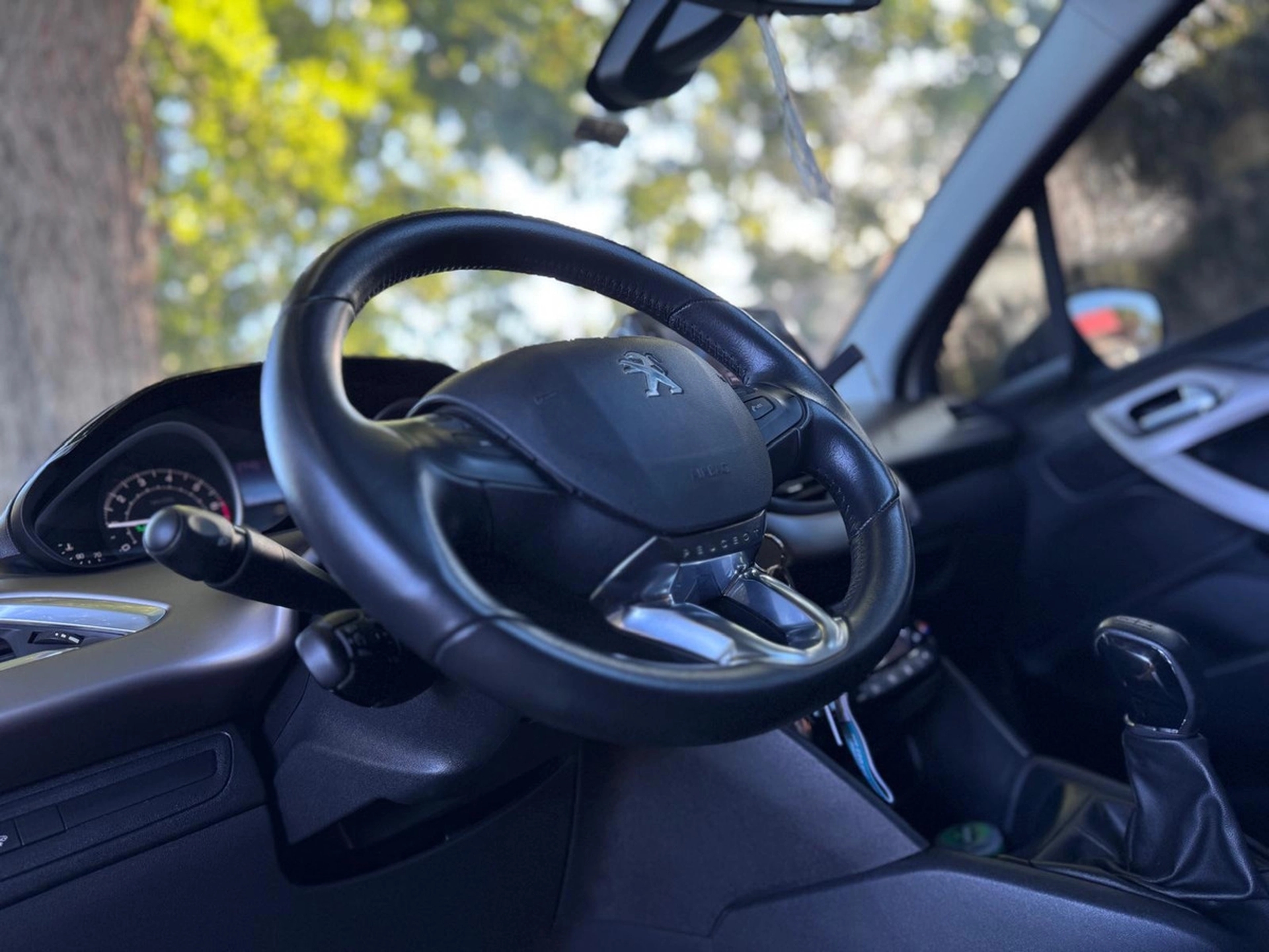 Peugeot 208 1.6 Feline Inmaculado!! - Solycar