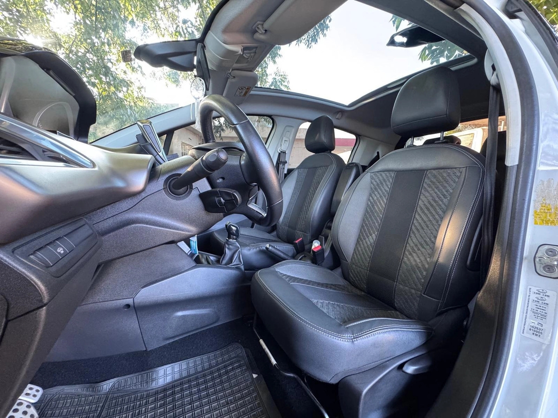 Peugeot 208 1.6 Feline Inmaculado!! - Solycar