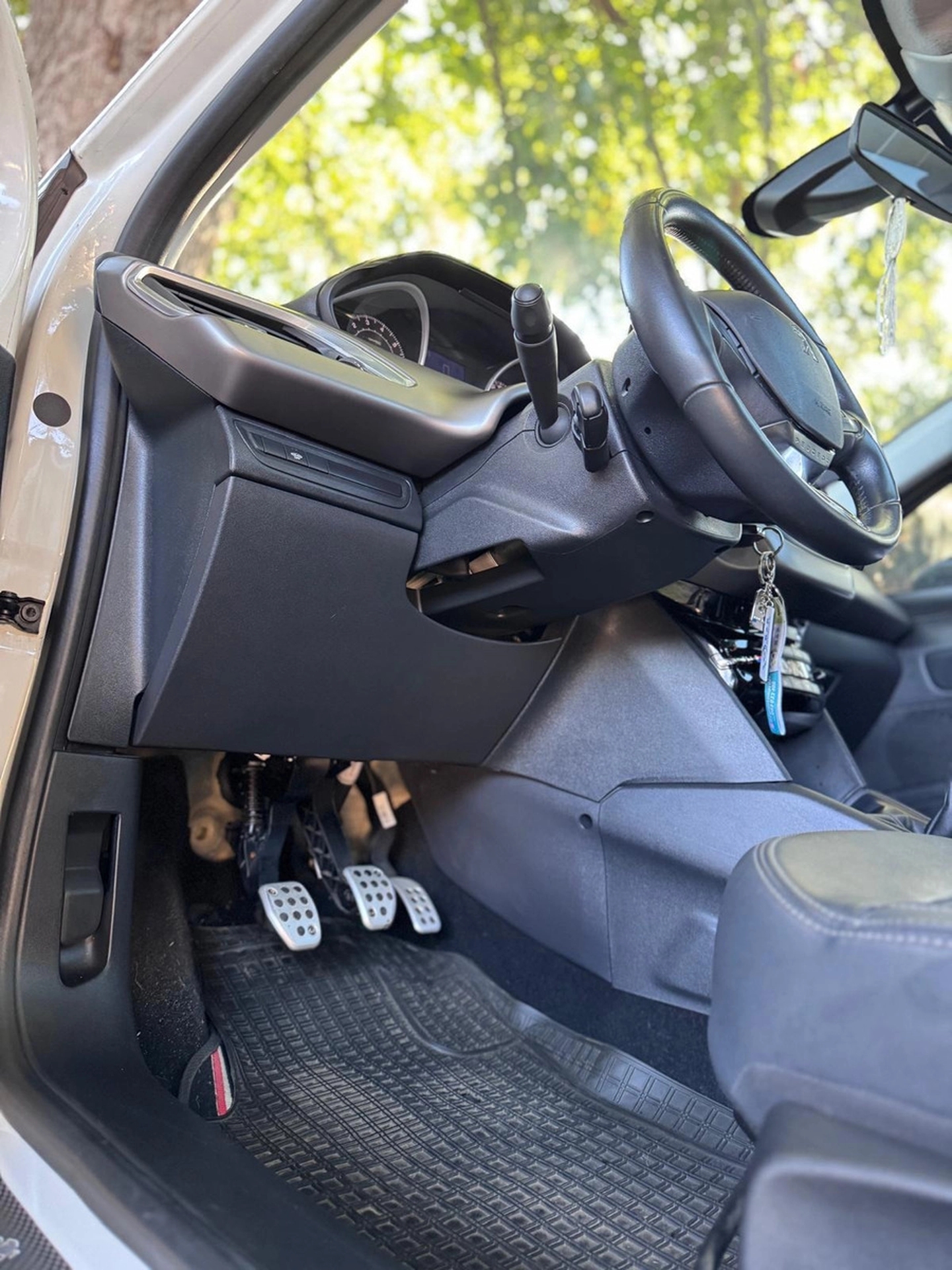 Peugeot 208 1.6 Feline Inmaculado!! - Solycar