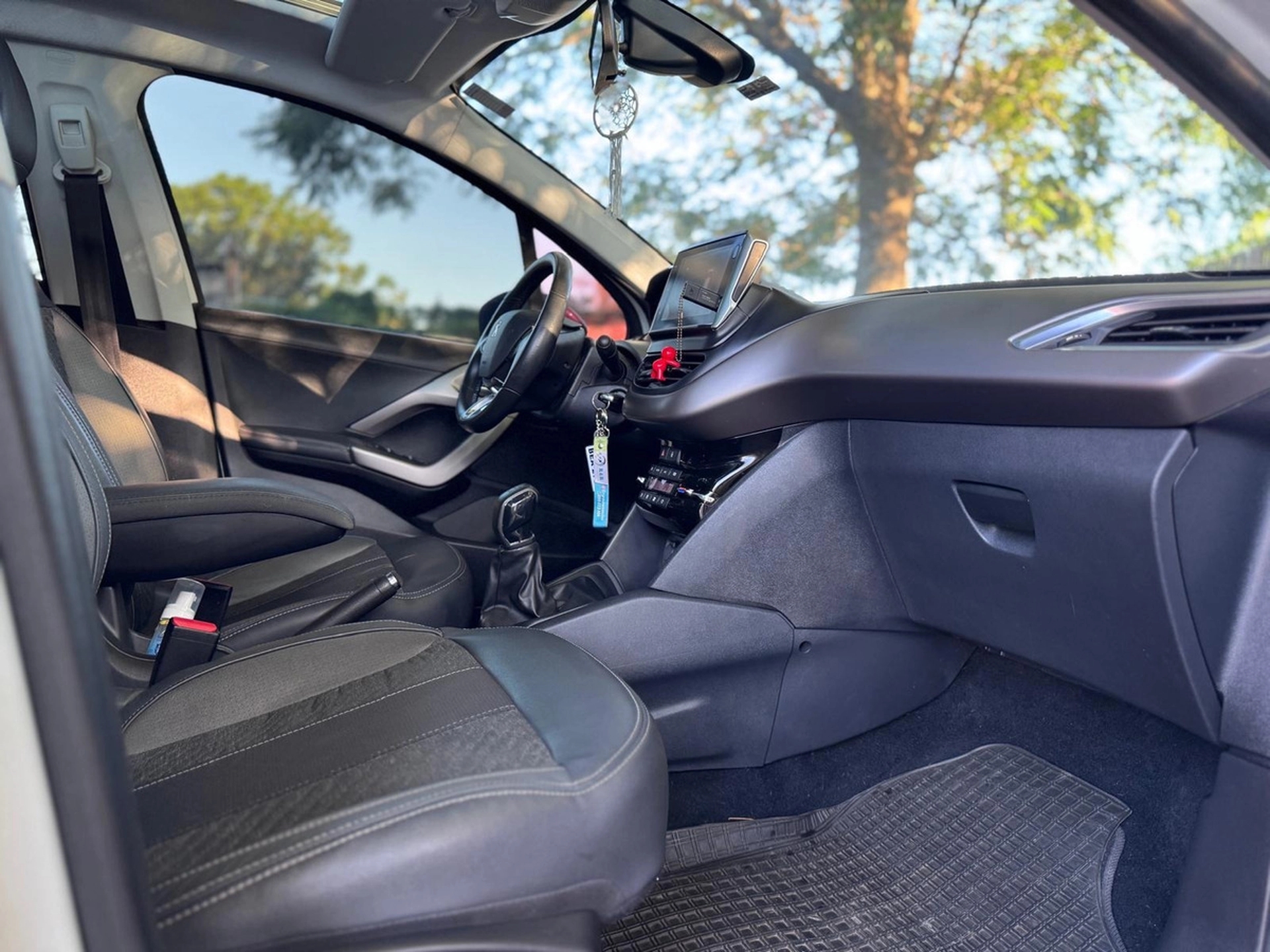 Peugeot 208 1.6 Feline Inmaculado!! - Solycar