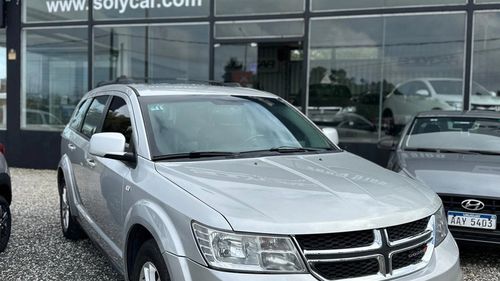 Dodge Journey 3.6 Sxt 5p - Solycar