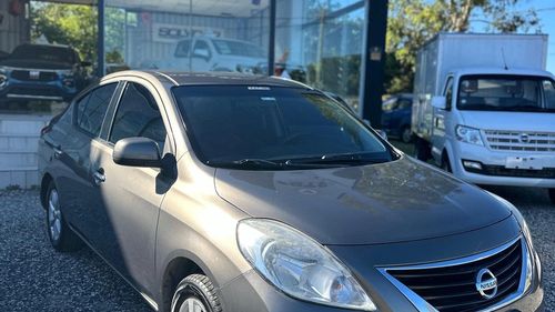 Nissan Versa 1.6 Advance Mt - Extra Full - Solycar