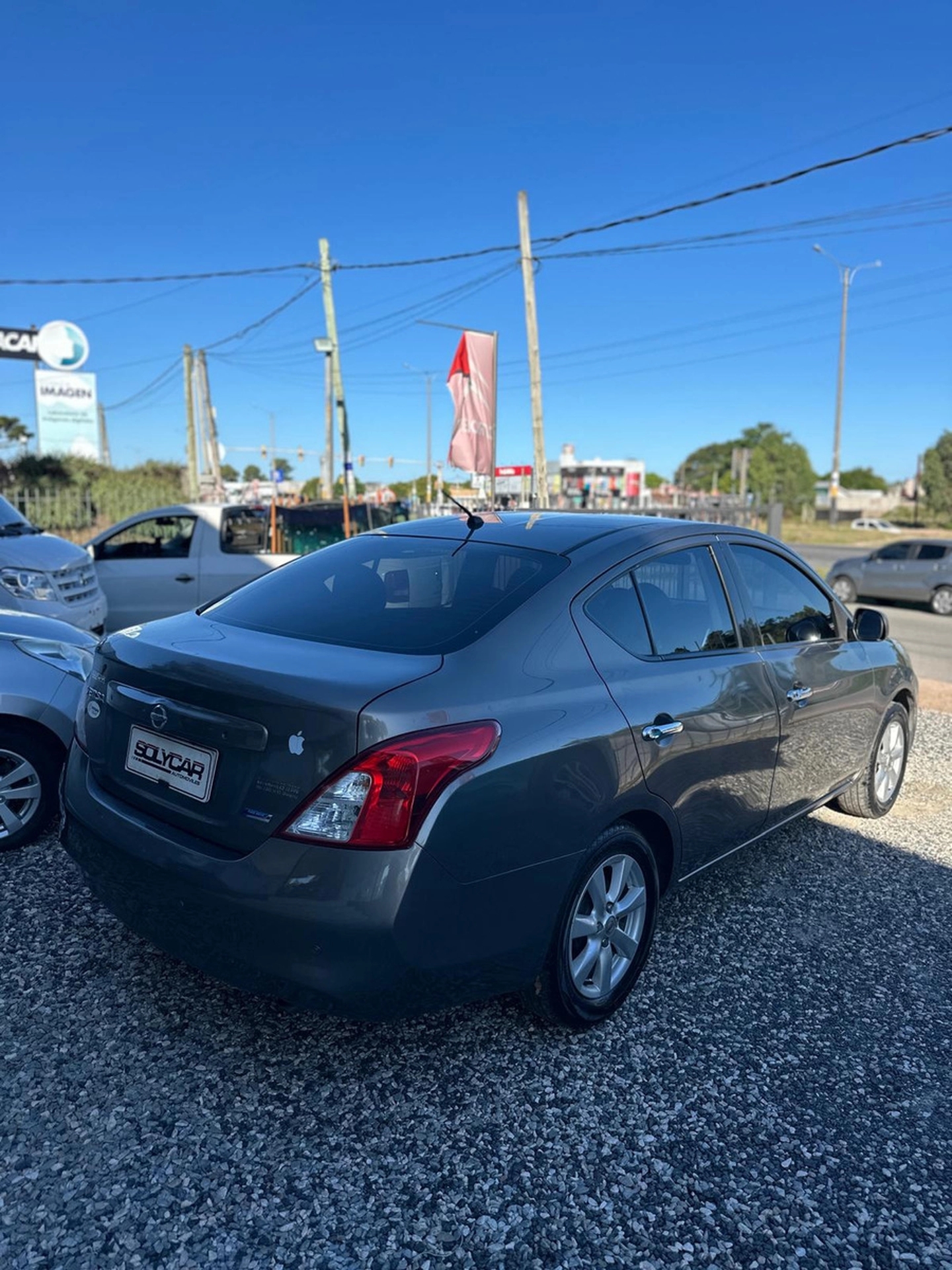 Nissan Versa 1.6 Advance Mt - Extra Full - Solycar