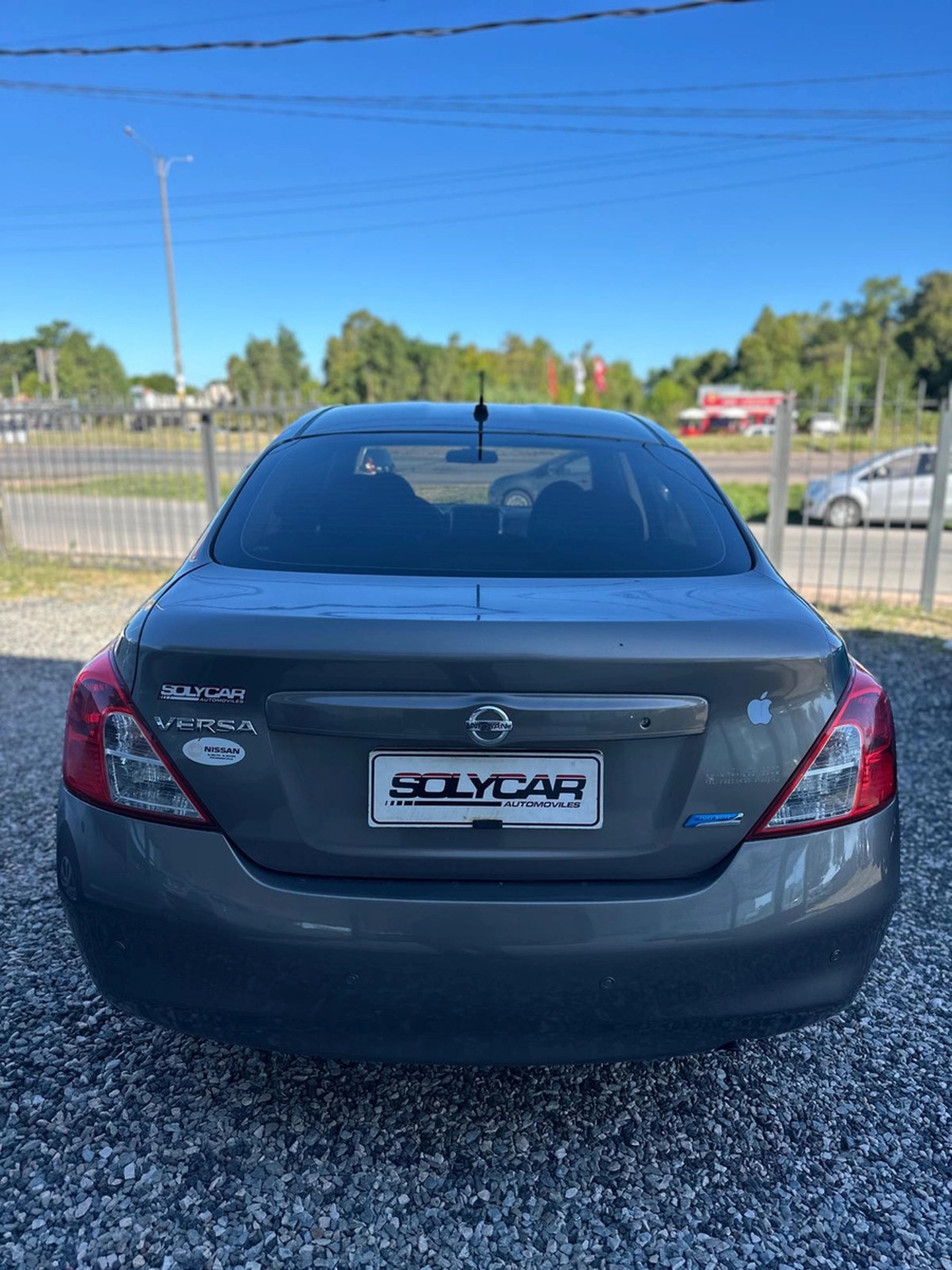 Nissan Versa 1.6 Advance Mt - Extra Full - Solycar