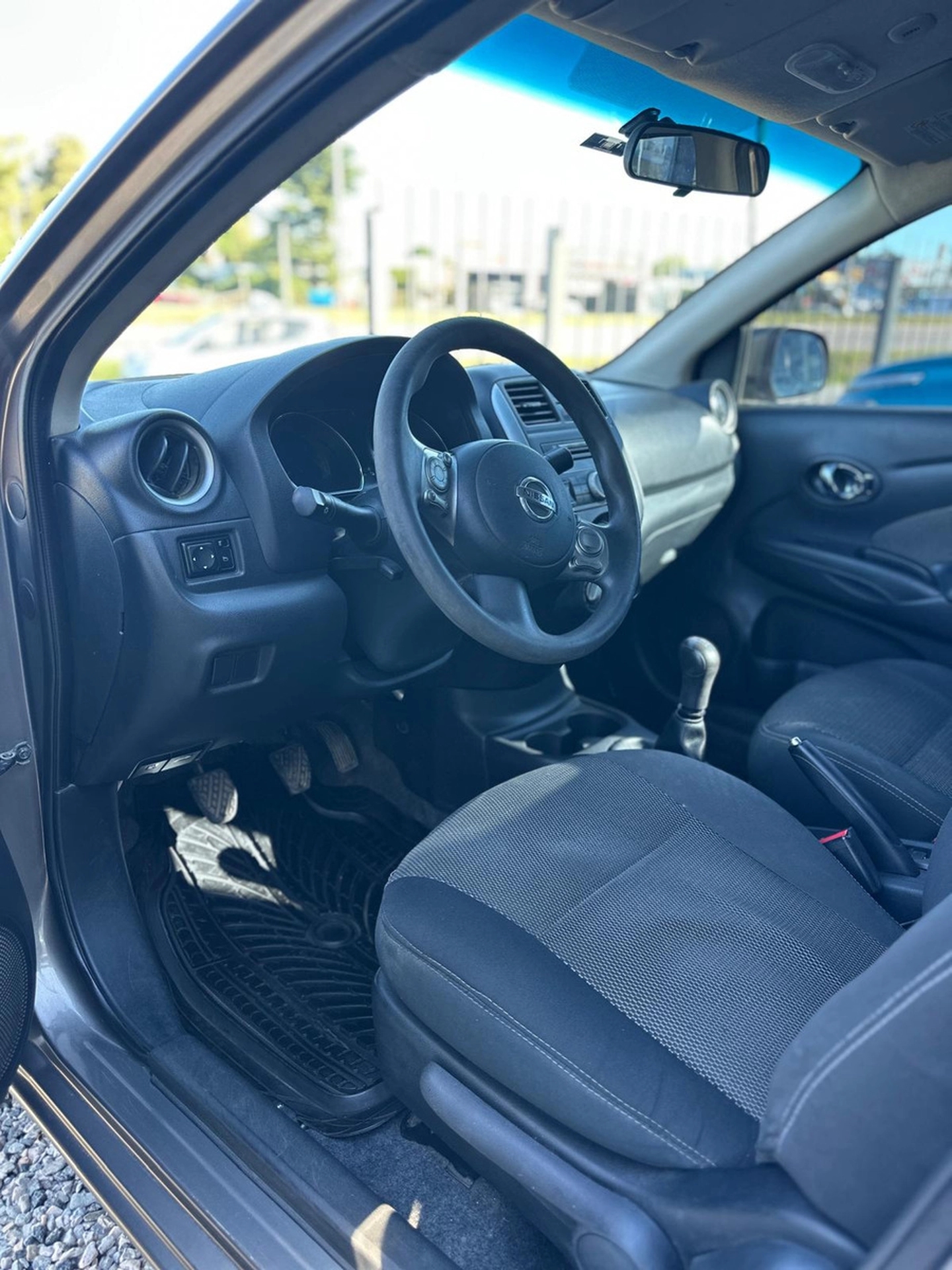 Nissan Versa 1.6 Advance Mt - Extra Full - Solycar