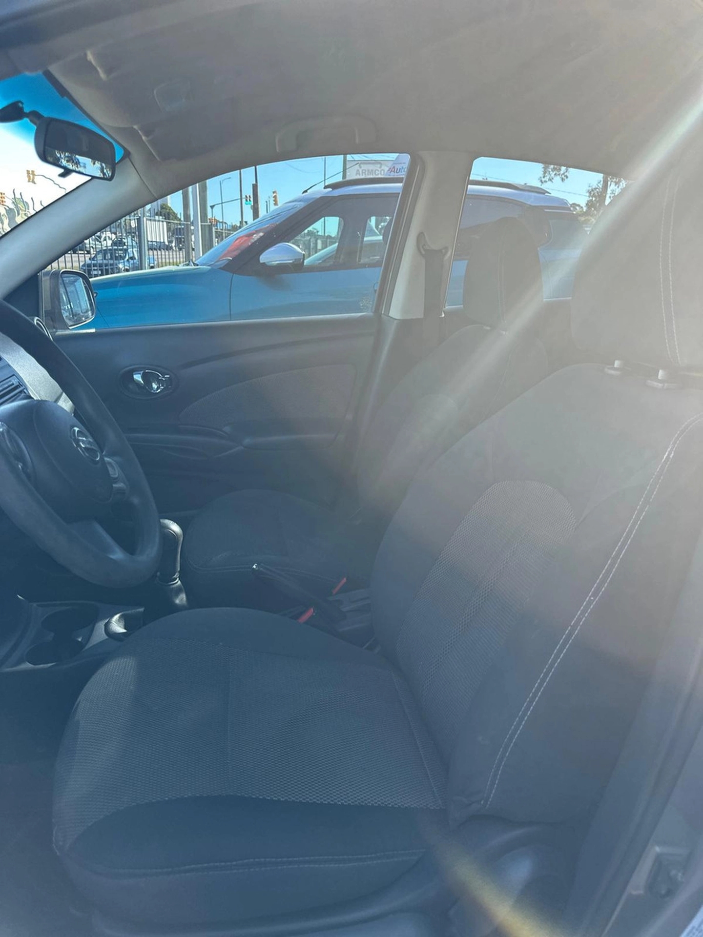 Nissan Versa 1.6 Advance Mt - Extra Full - Solycar