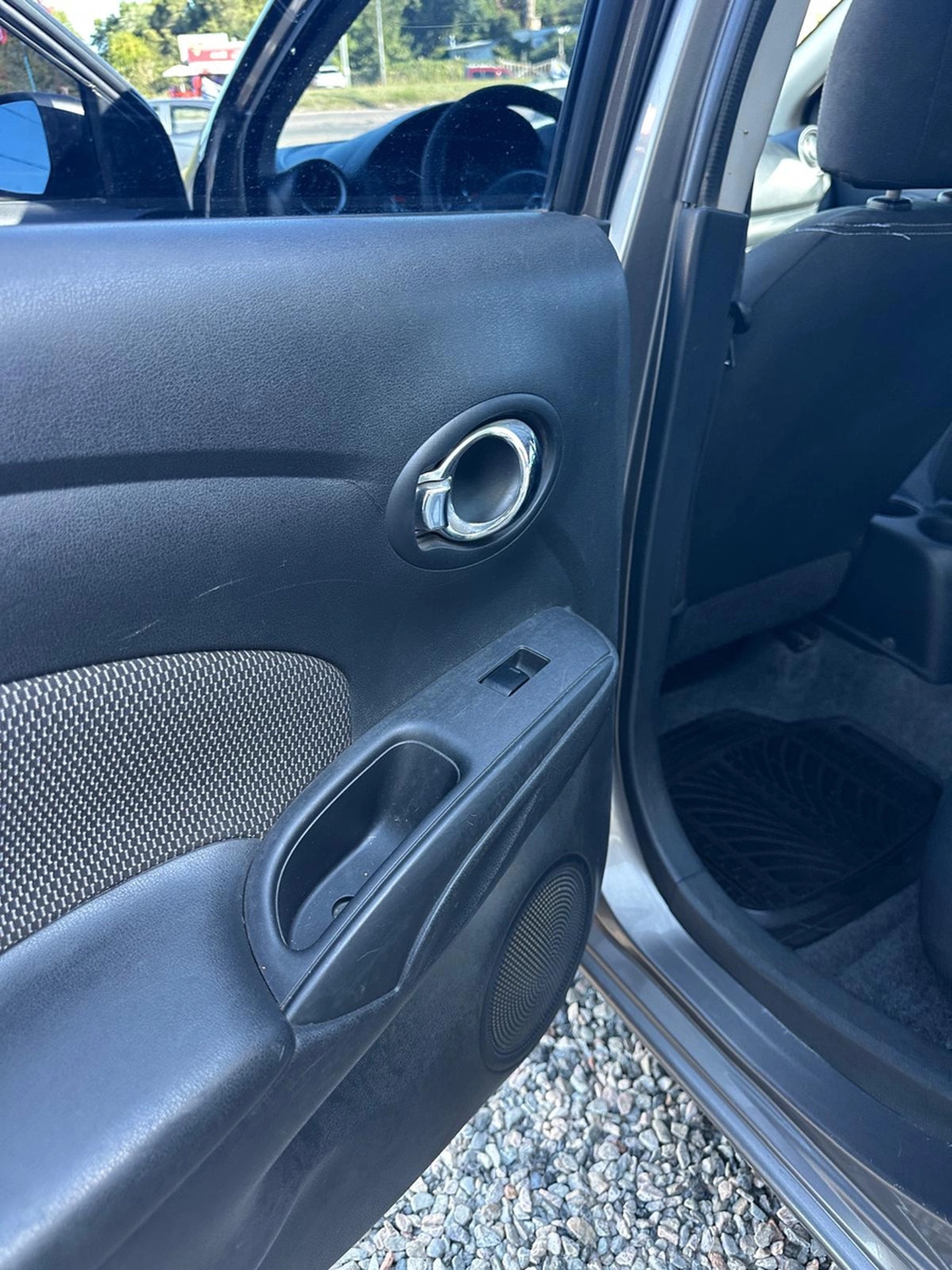 Nissan Versa 1.6 Advance Mt - Extra Full - Solycar