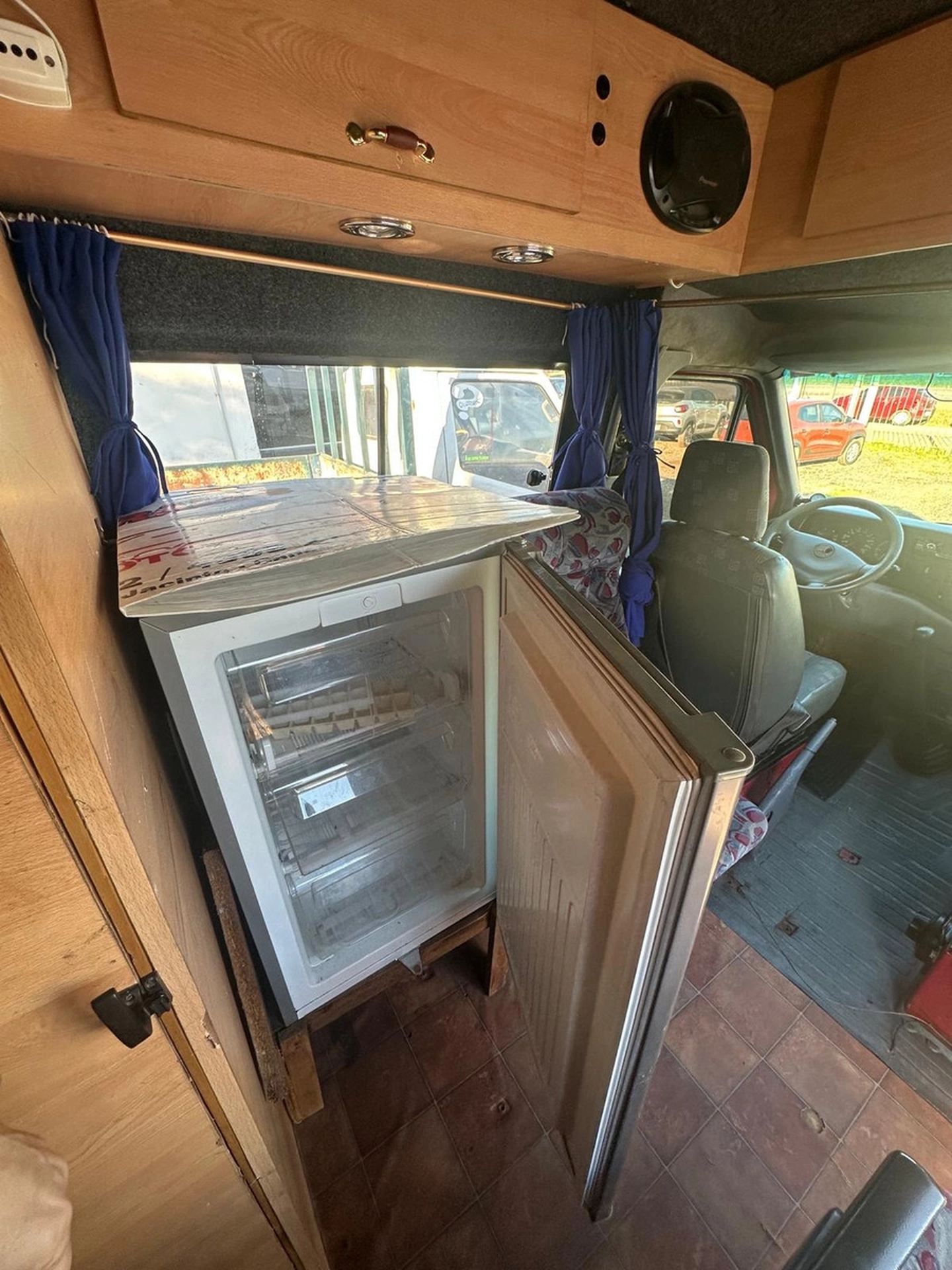 Motor Home M.benz Sprinter 3.1 D  99 4 Pasajeros!! - Solycar