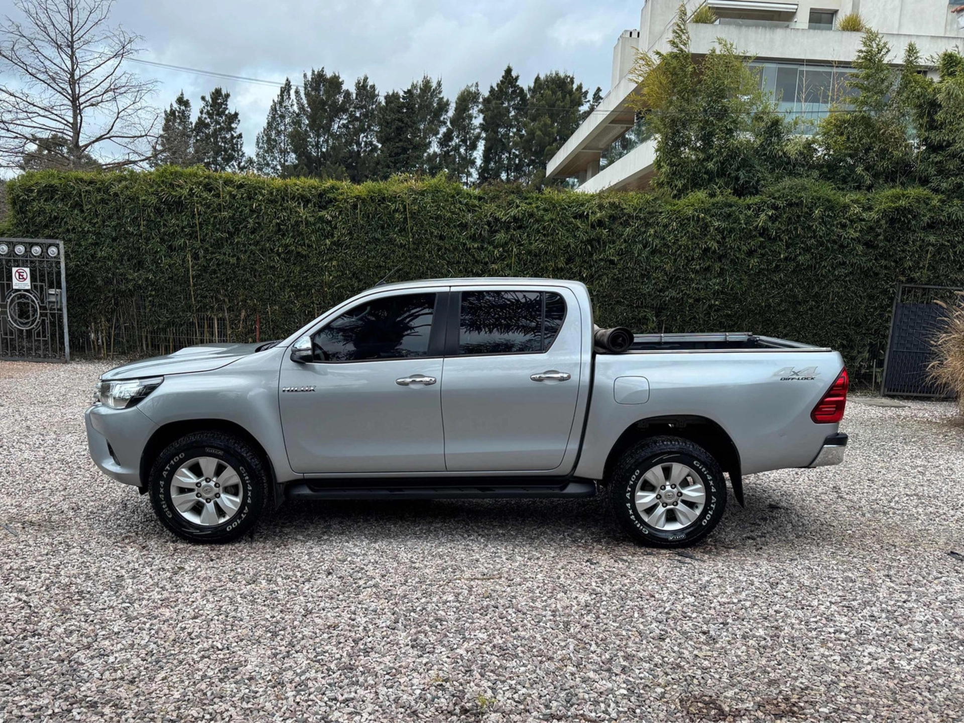 Toyota Hilux 3.0 Cd Srv Limited Tdi 171cv 4x4 5at