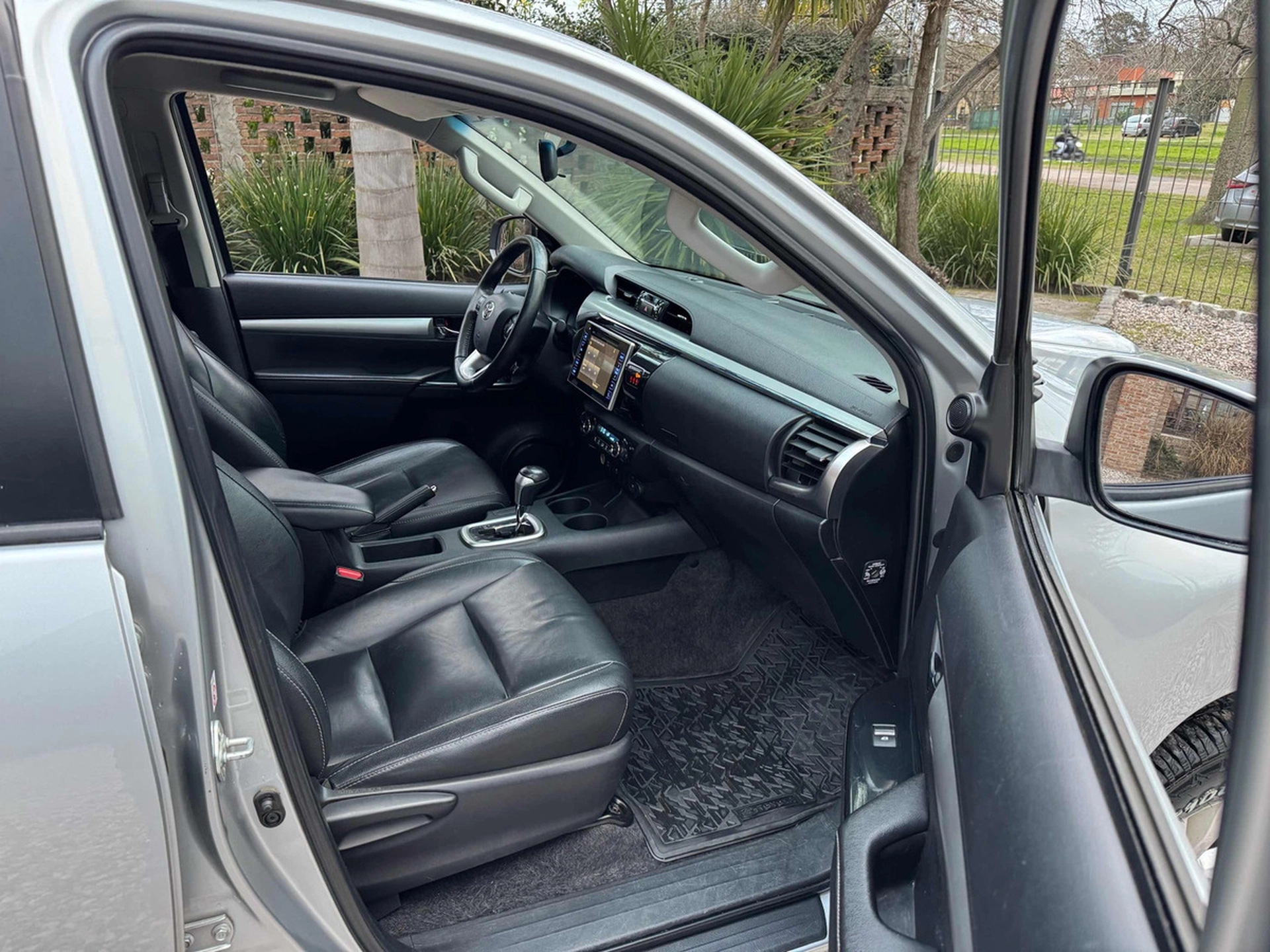 Toyota Hilux 3.0 Cd Srv Limited Tdi 171cv 4x4 5at