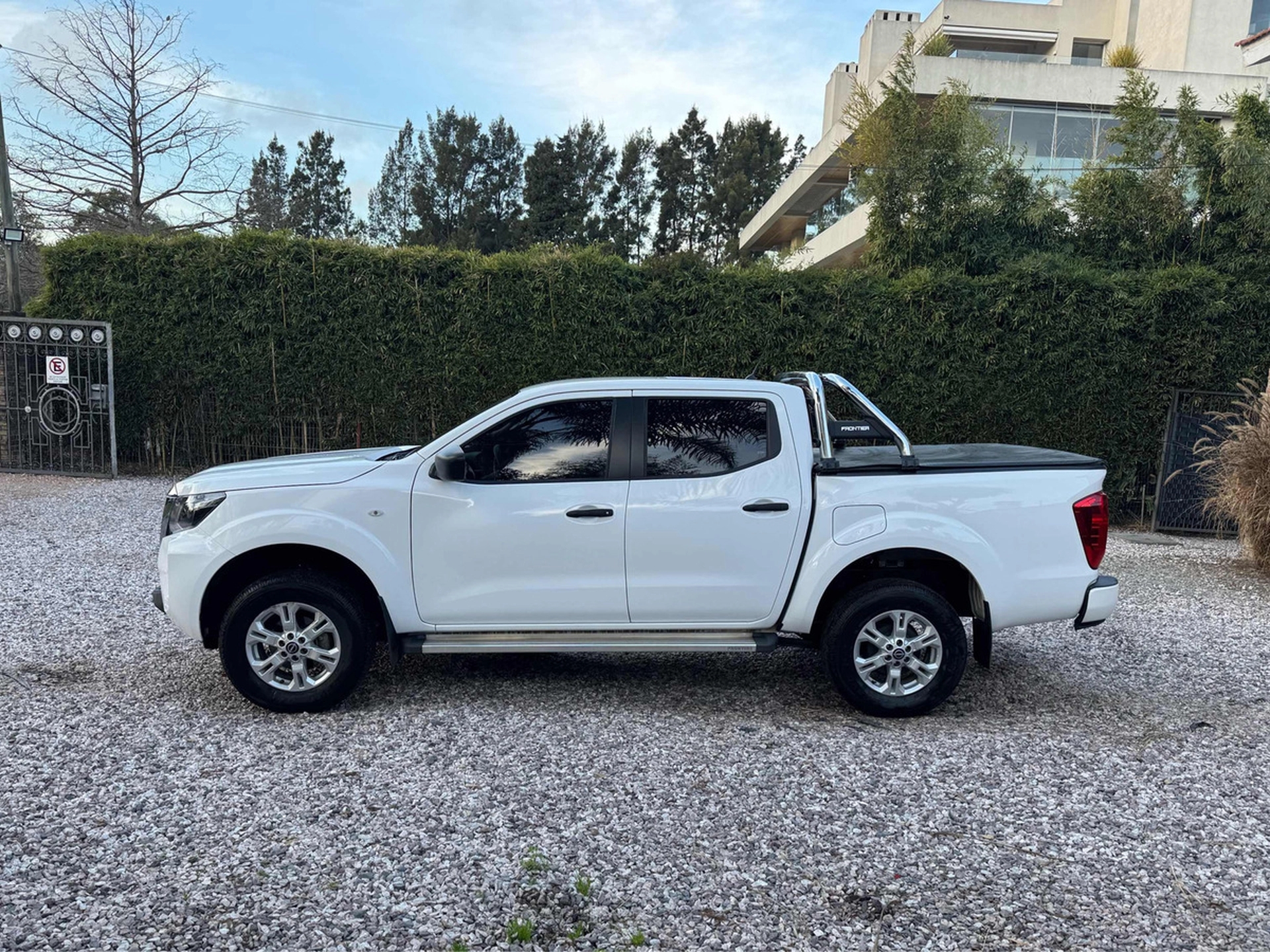 Nissan Np300 Frontier 2.5 Se Doble Cabina