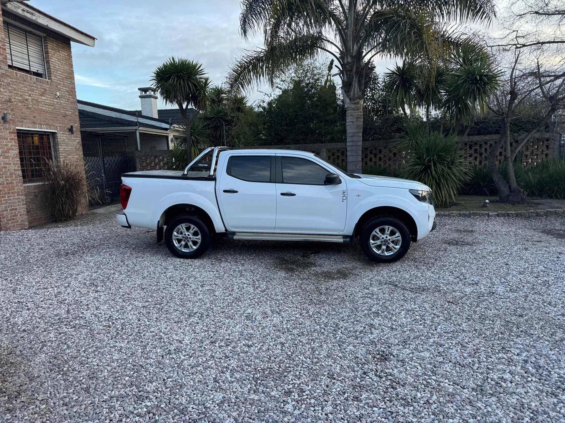 Nissan Np300 Frontier 2.5 Se Doble Cabina
