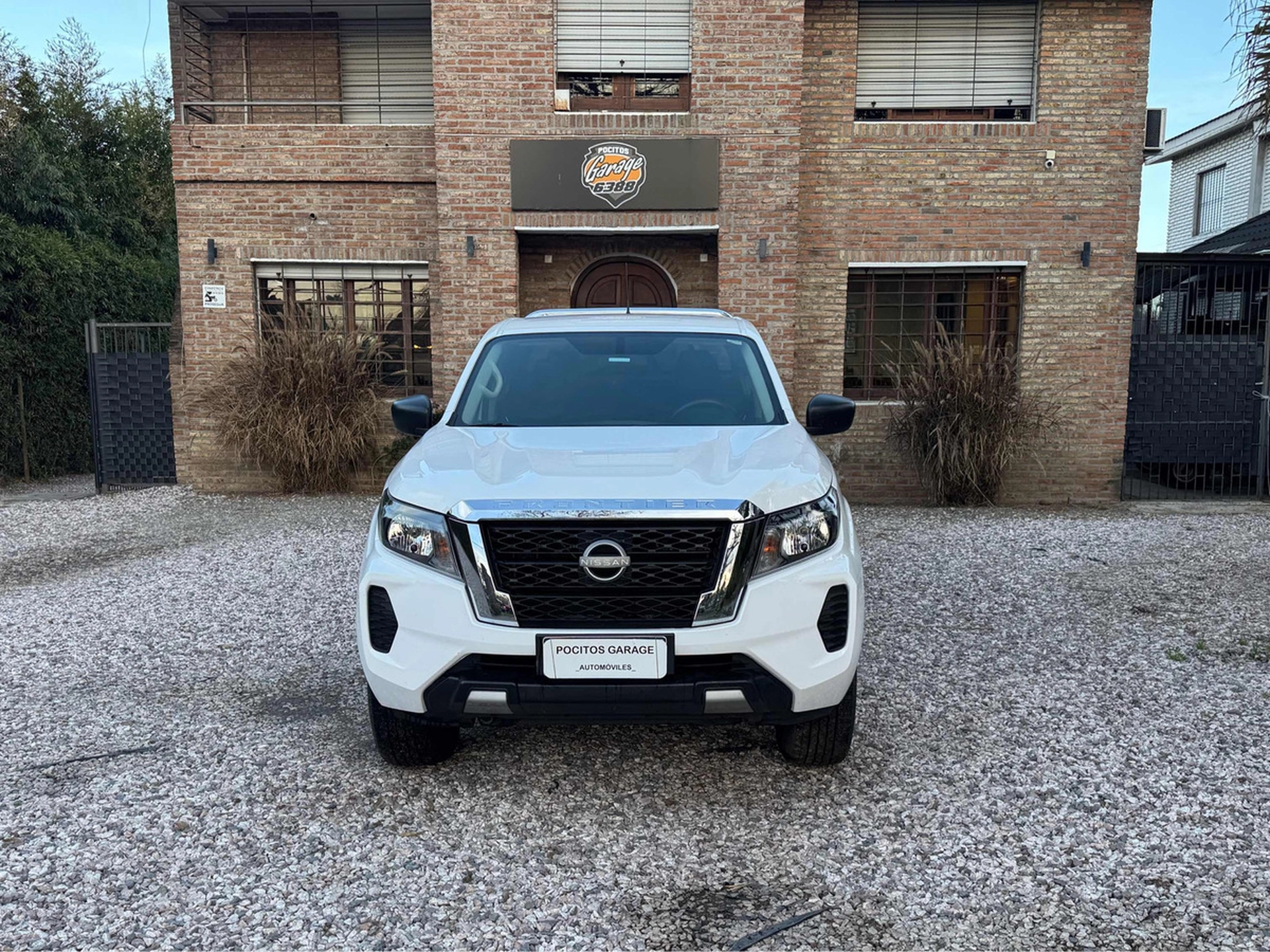 Nissan Np300 Frontier 2.5 Se Doble Cabina