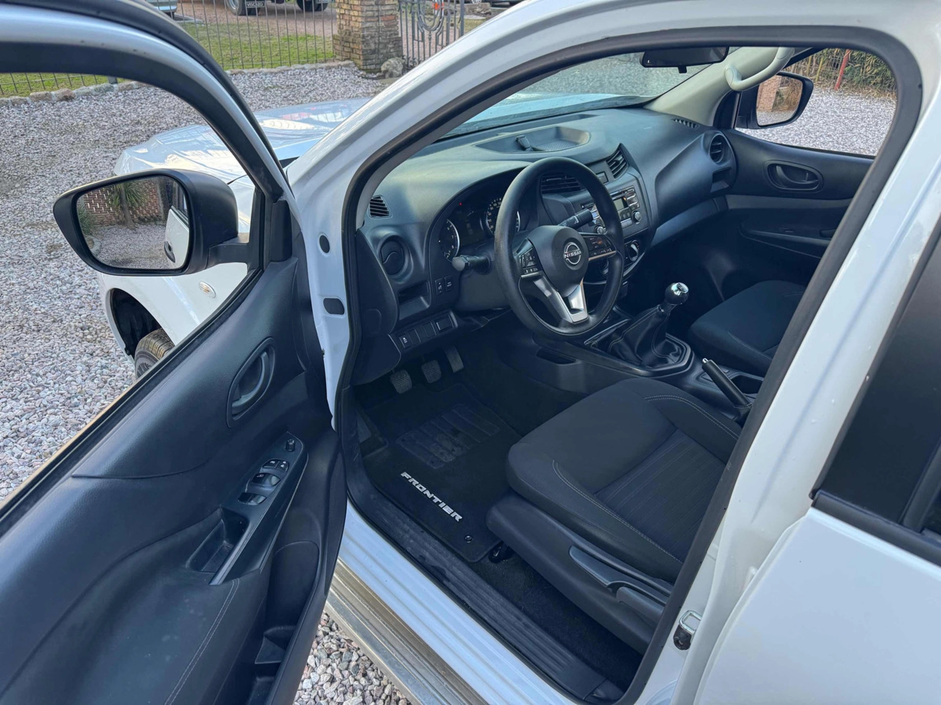 Nissan Np300 Frontier 2.5 Se Doble Cabina