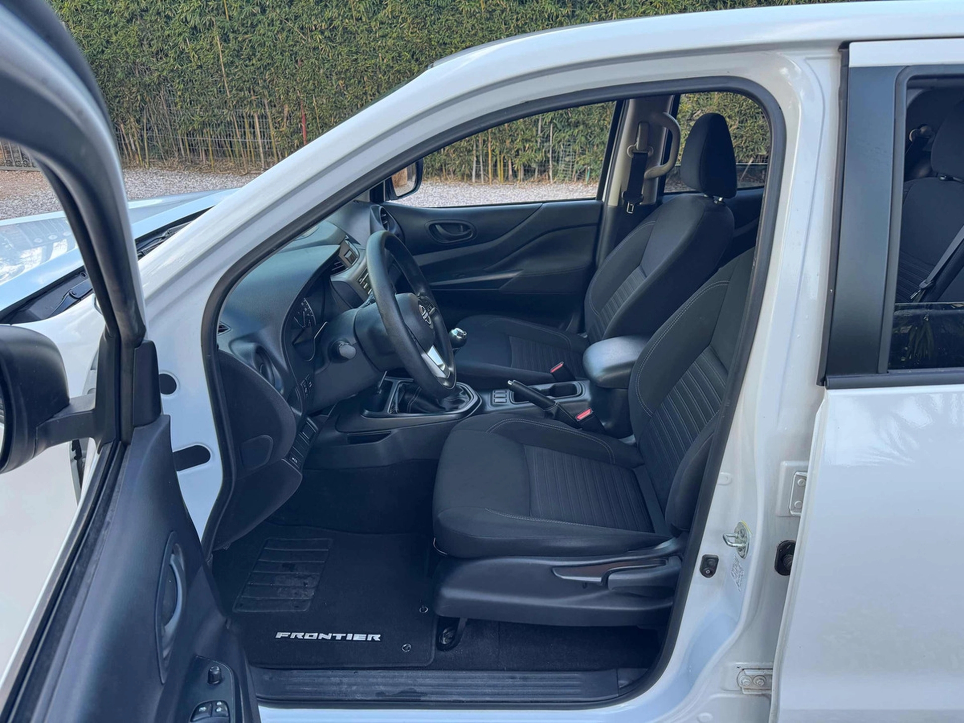 Nissan Np300 Frontier 2.5 Se Doble Cabina