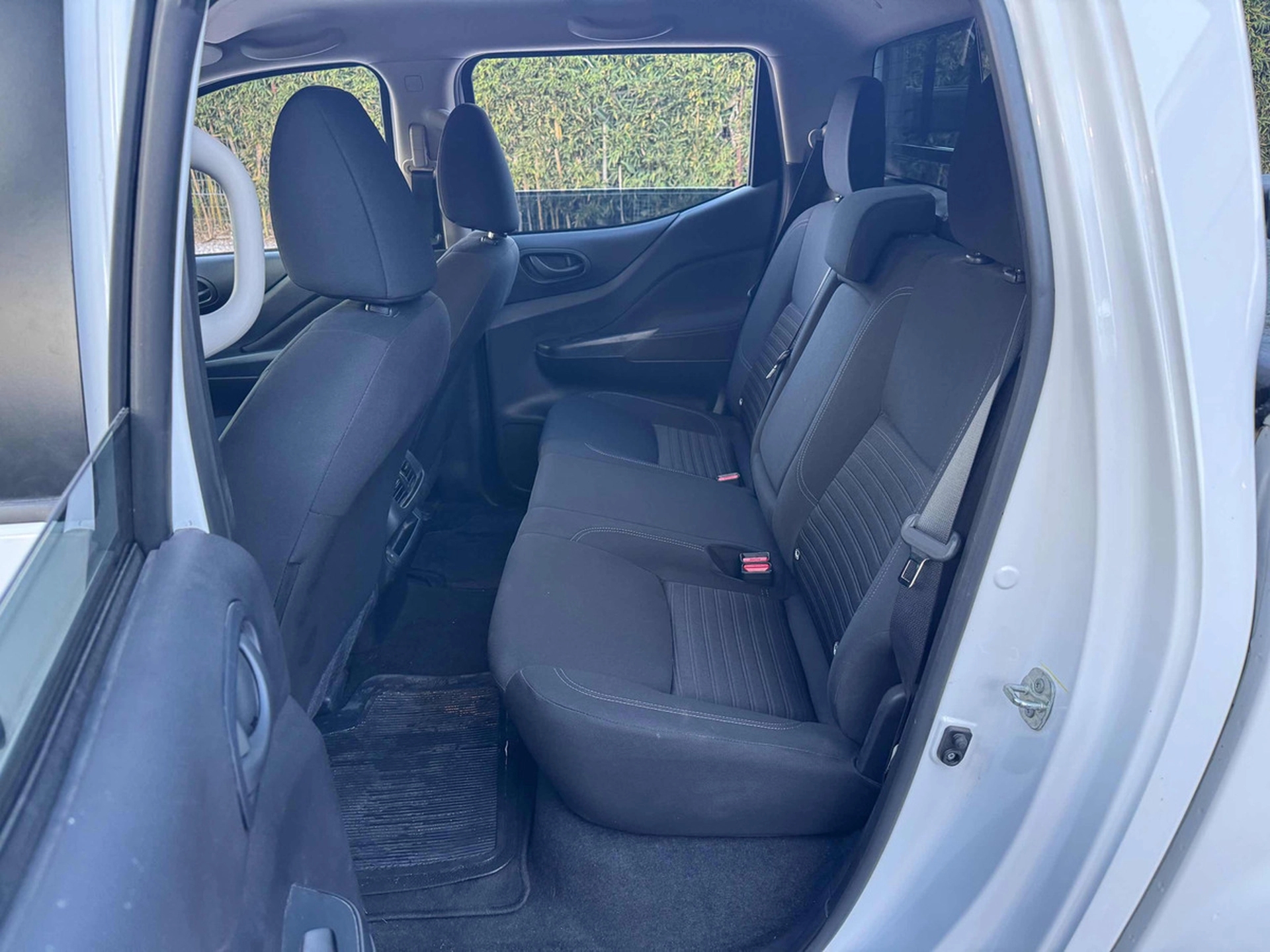 Nissan Np300 Frontier 2.5 Se Doble Cabina