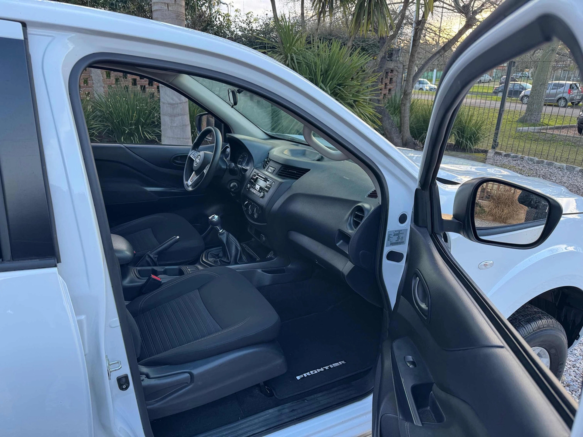 Nissan Np300 Frontier 2.5 Se Doble Cabina