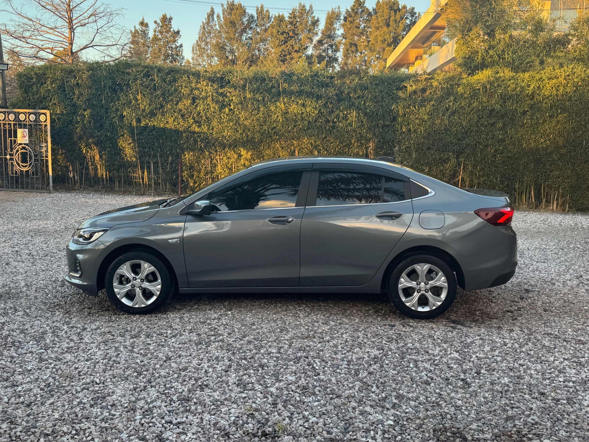 Chevrolet Onix Plus 1.0t Premier At