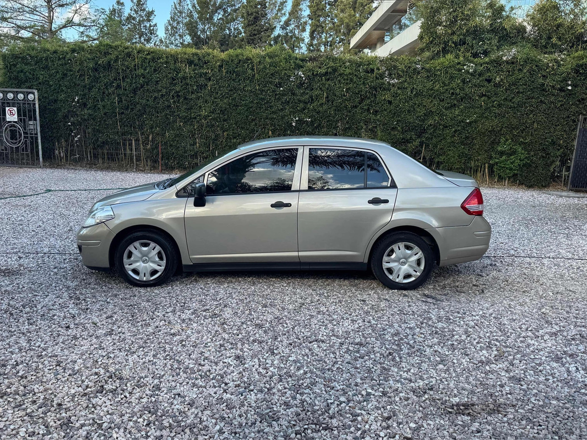 Nissan Tiida 1.6 Drive Sedan Mt