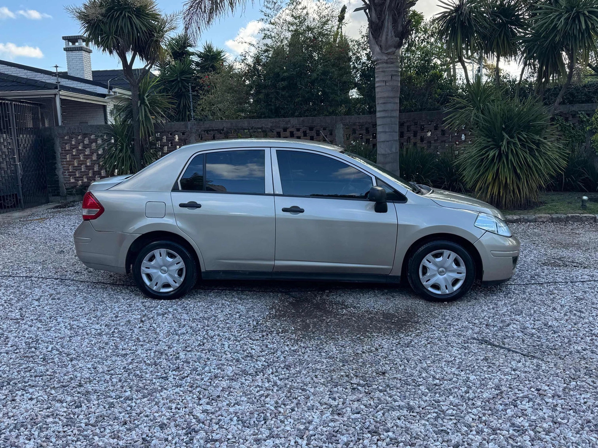 Nissan Tiida 1.6 Drive Sedan Mt