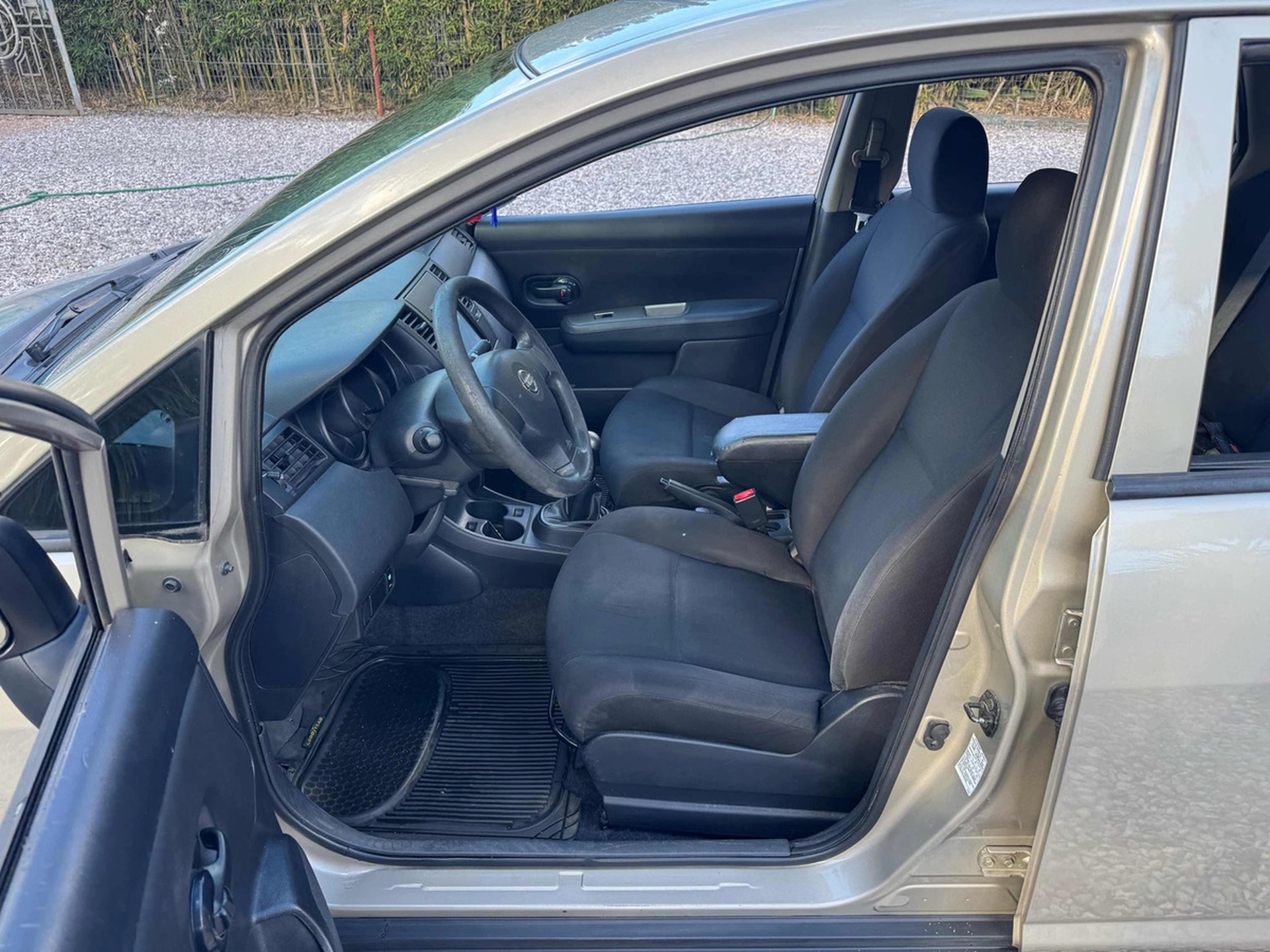 Nissan Tiida 1.6 Drive Sedan Mt