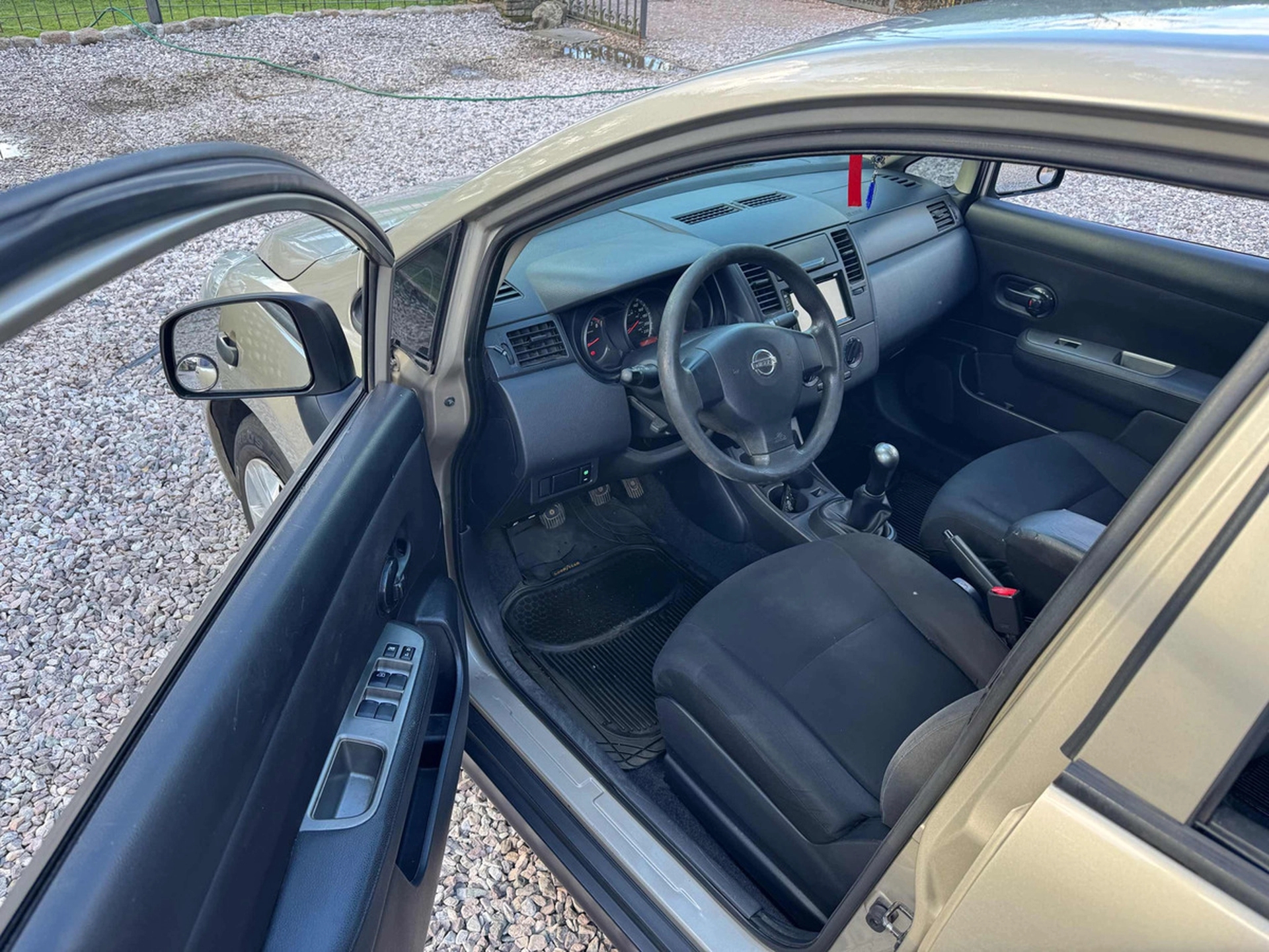 Nissan Tiida 1.6 Drive Sedan Mt