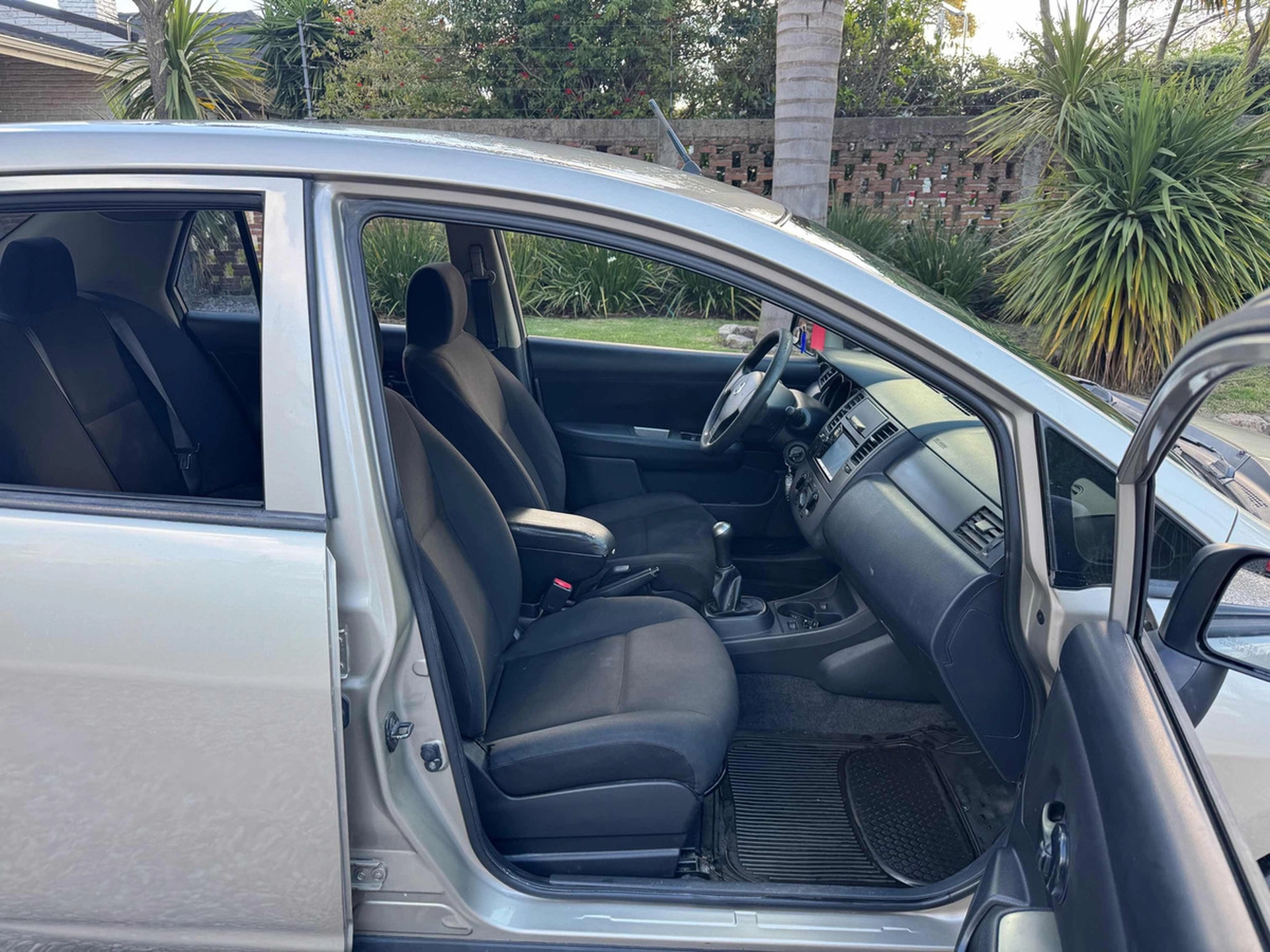 Nissan Tiida 1.6 Drive Sedan Mt