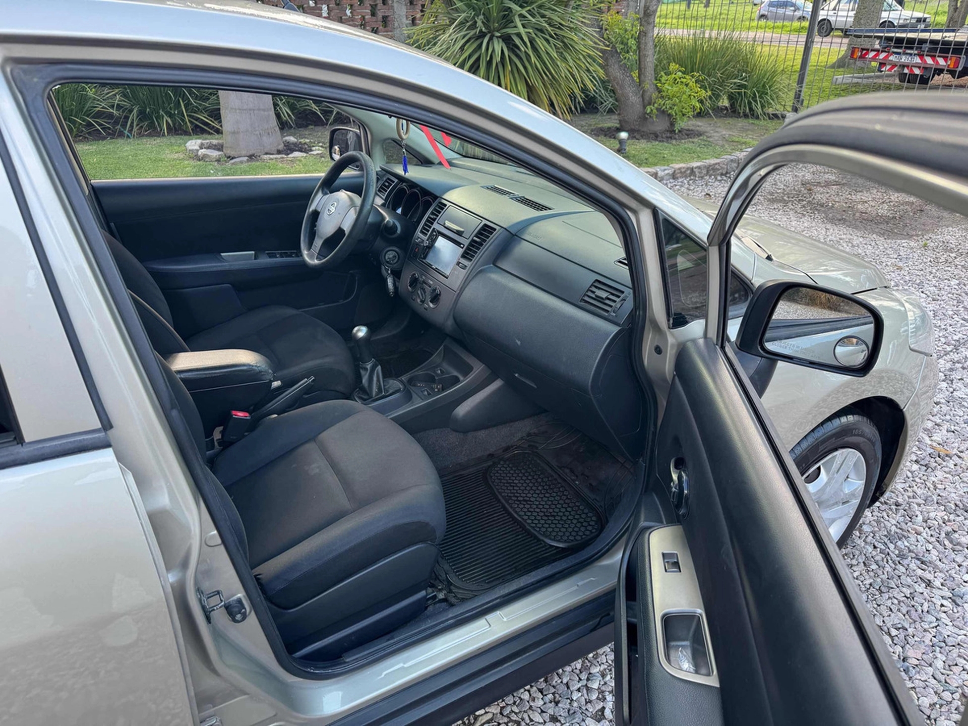 Nissan Tiida 1.6 Drive Sedan Mt