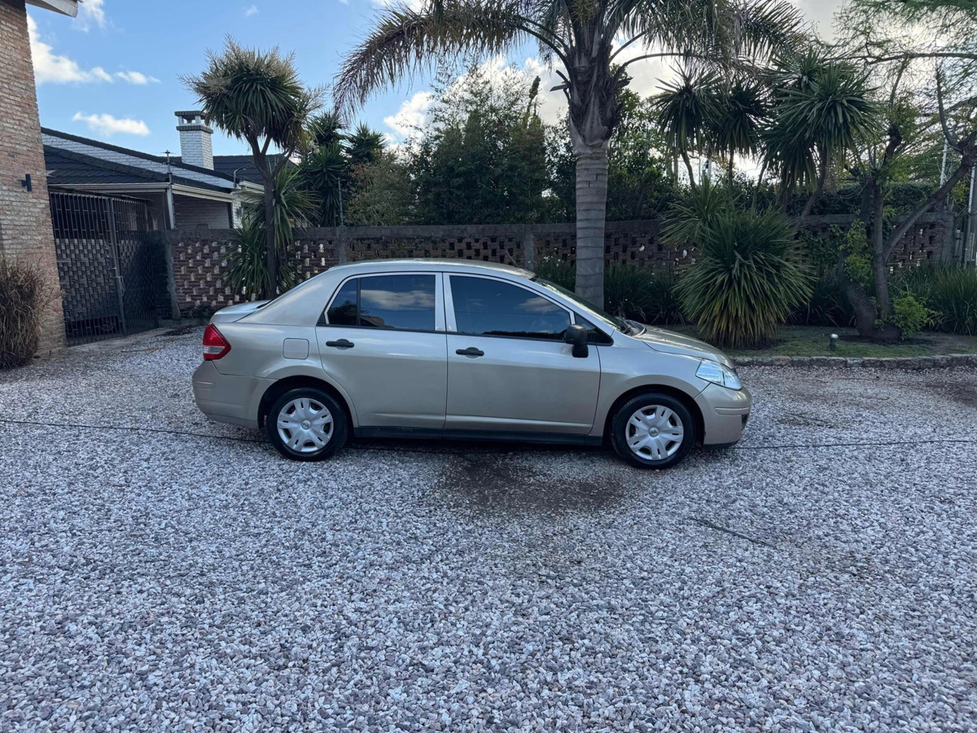 Nissan Tiida 1.6 Drive Sedan Mt