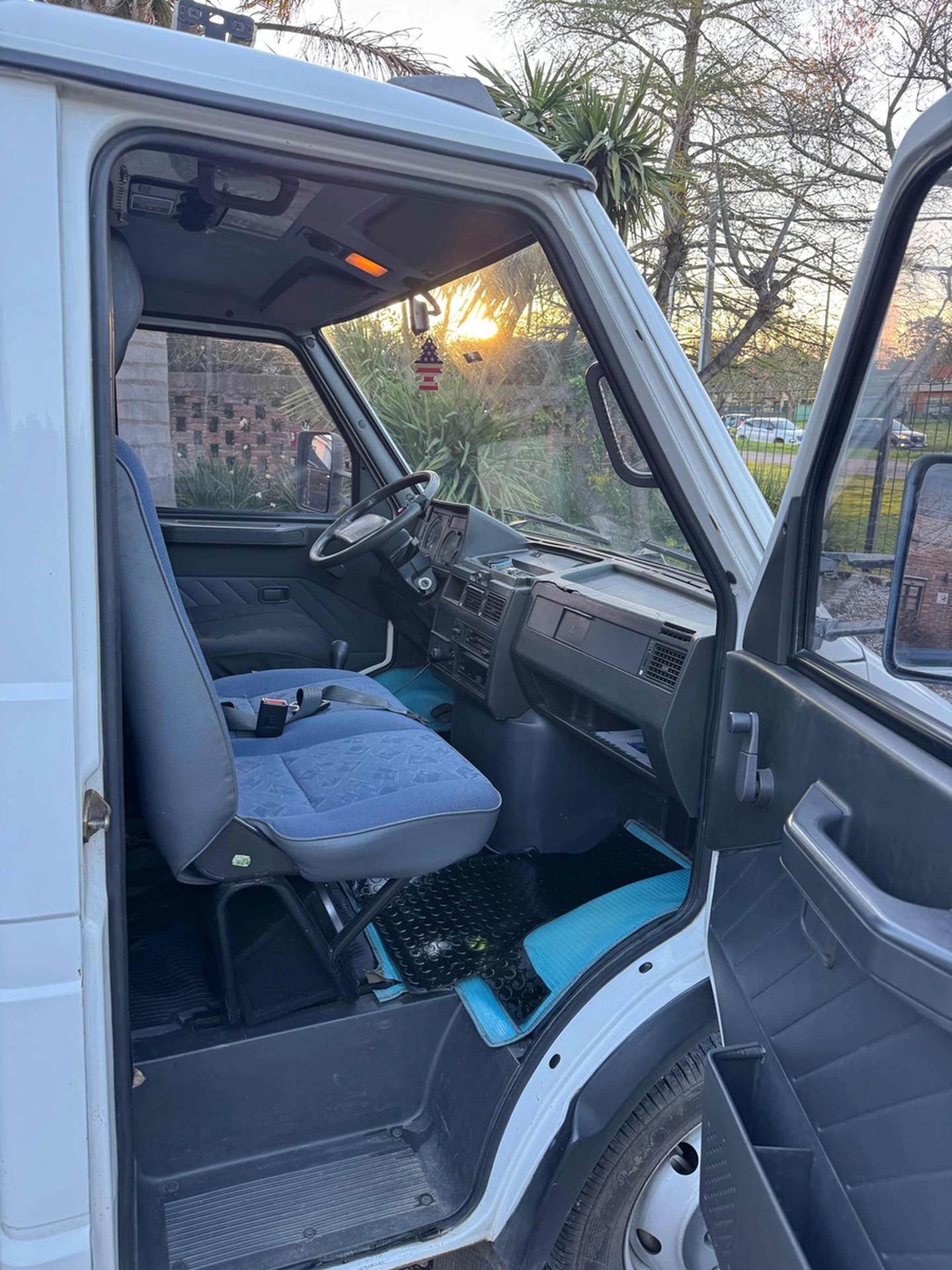 Camión Grúa Iveco Daily