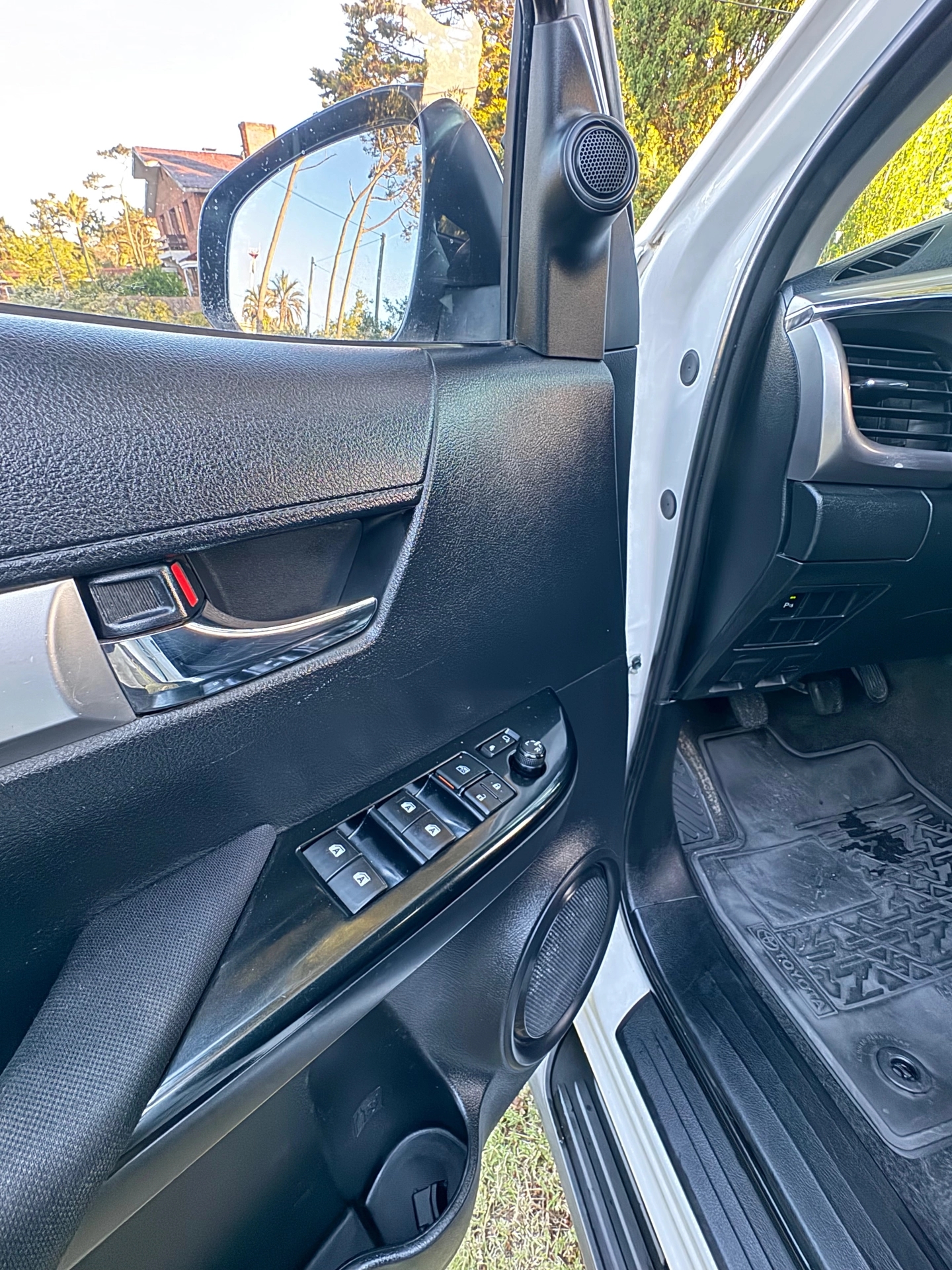 Toyota Hilux Cabina Doble 2.7 VVT-i SRV 4x4