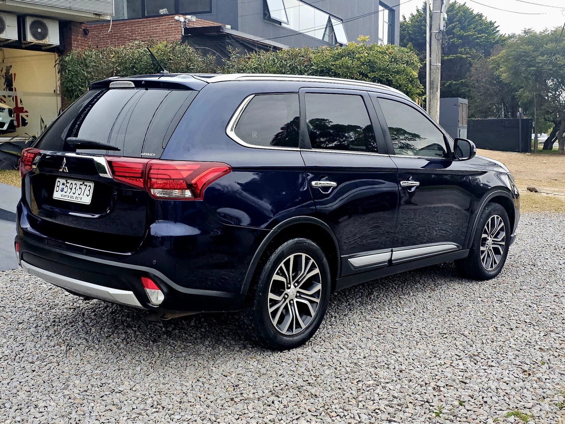 Mitsubishi Outlander - 3 Filas De Asientos - 3.0 4wd V6
