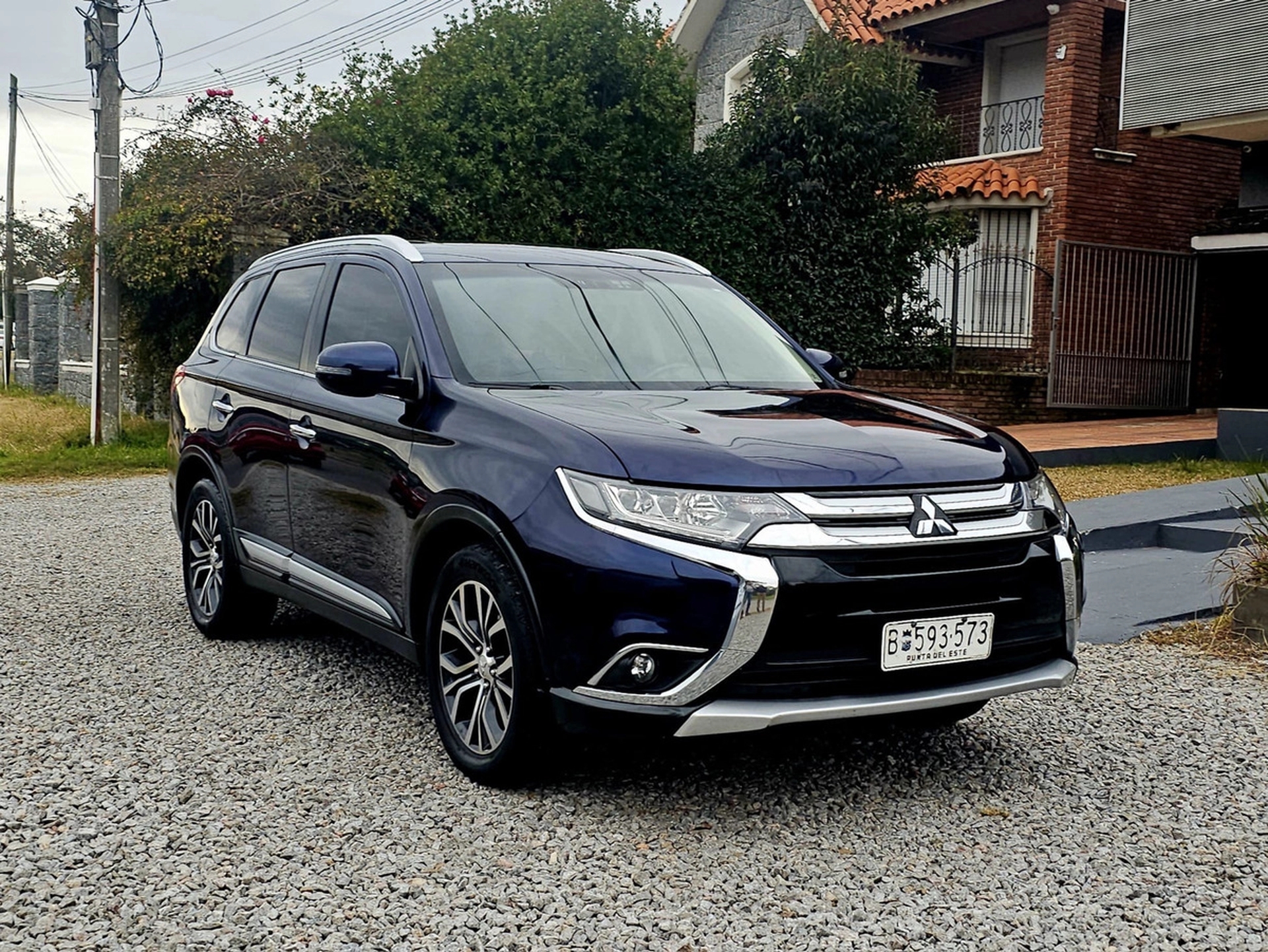 Mitsubishi Outlander - 3 Filas De Asientos - 3.0 4wd V6