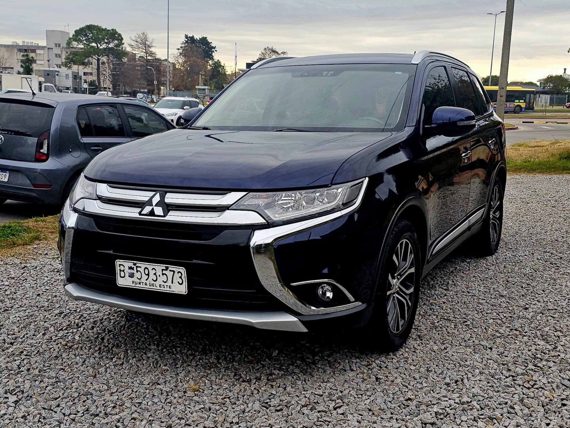 Mitsubishi Outlander - 3 Filas De Asientos - 3.0 4wd V6