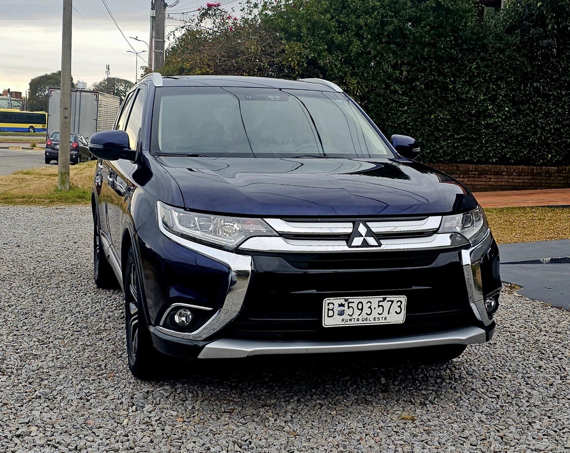 Mitsubishi Outlander - 3 Filas De Asientos - 3.0 4wd V6