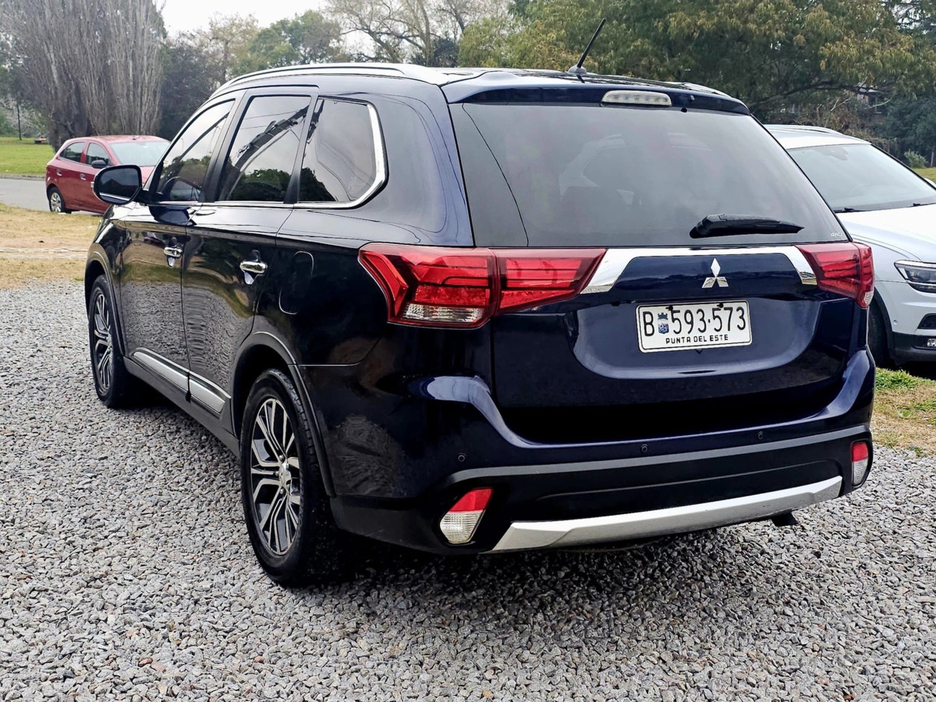 Mitsubishi Outlander - 3 Filas De Asientos - 3.0 4wd V6