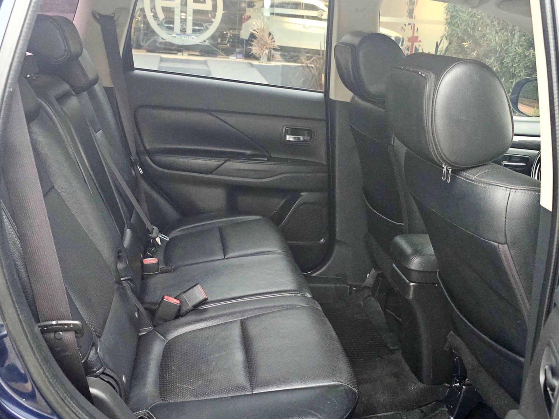 Mitsubishi Outlander - 3 Filas De Asientos - 3.0 4wd V6