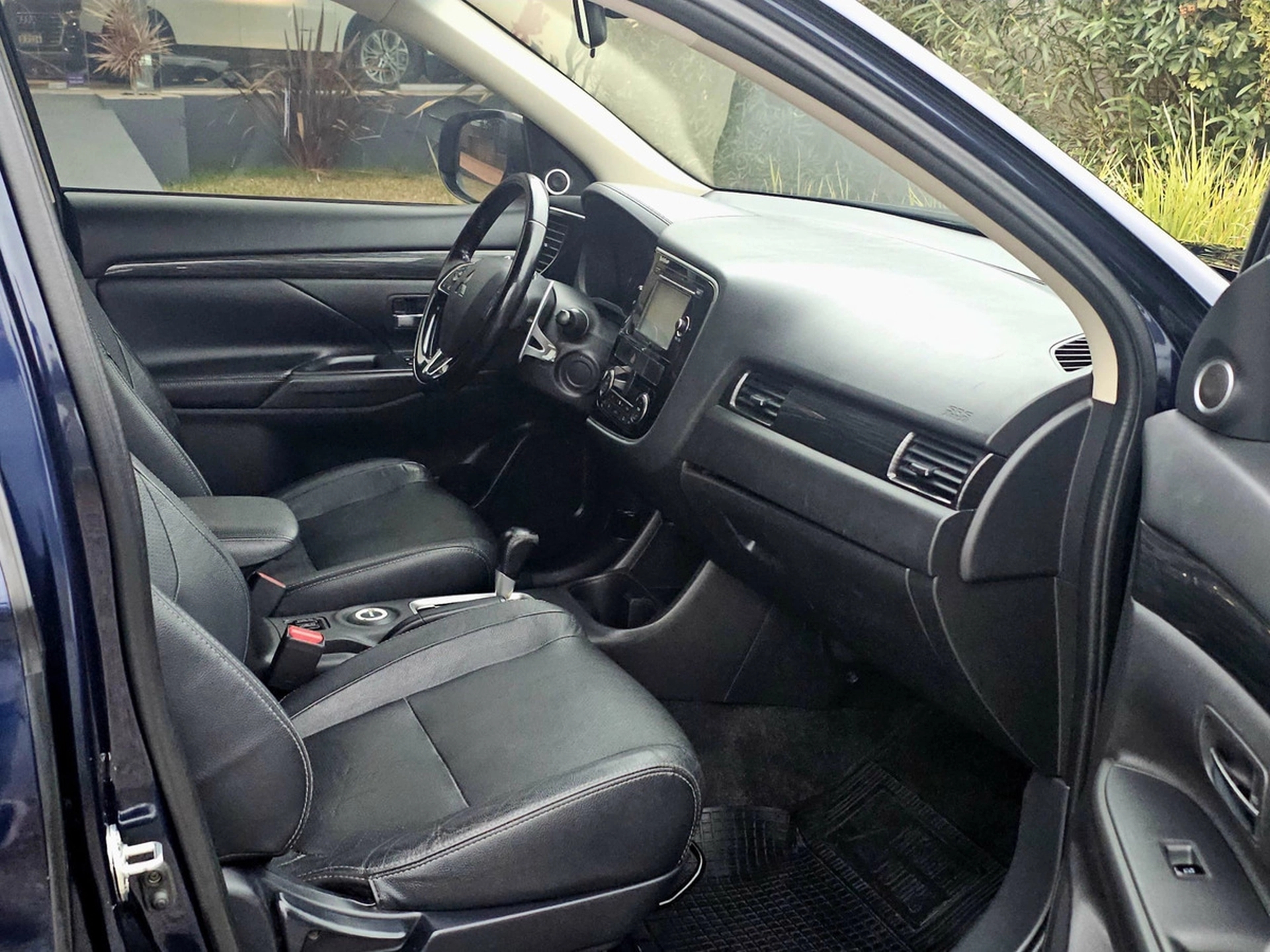 Mitsubishi Outlander - 3 Filas De Asientos - 3.0 4wd V6