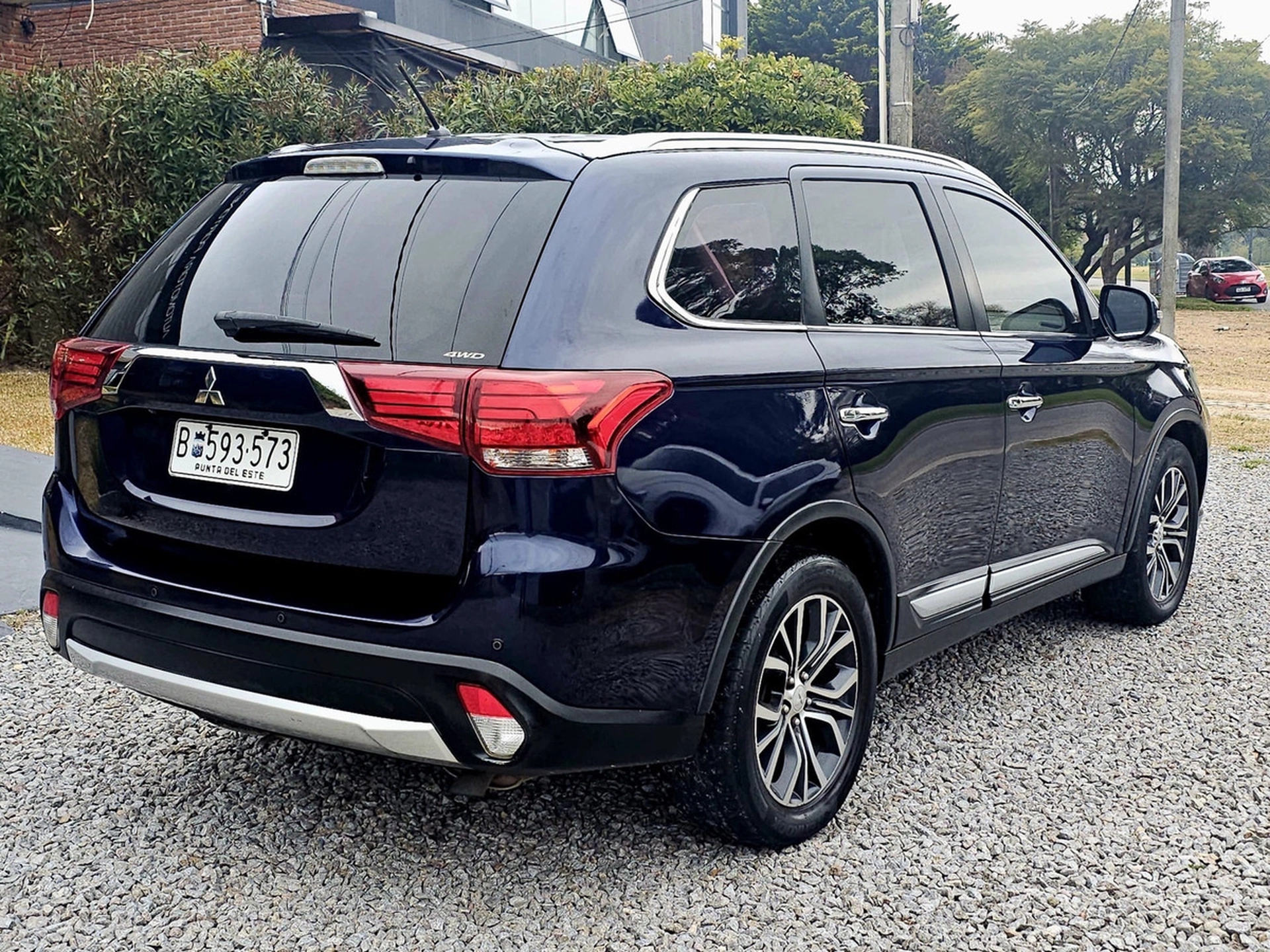 Mitsubishi Outlander - 3 Filas De Asientos - 3.0 4wd V6