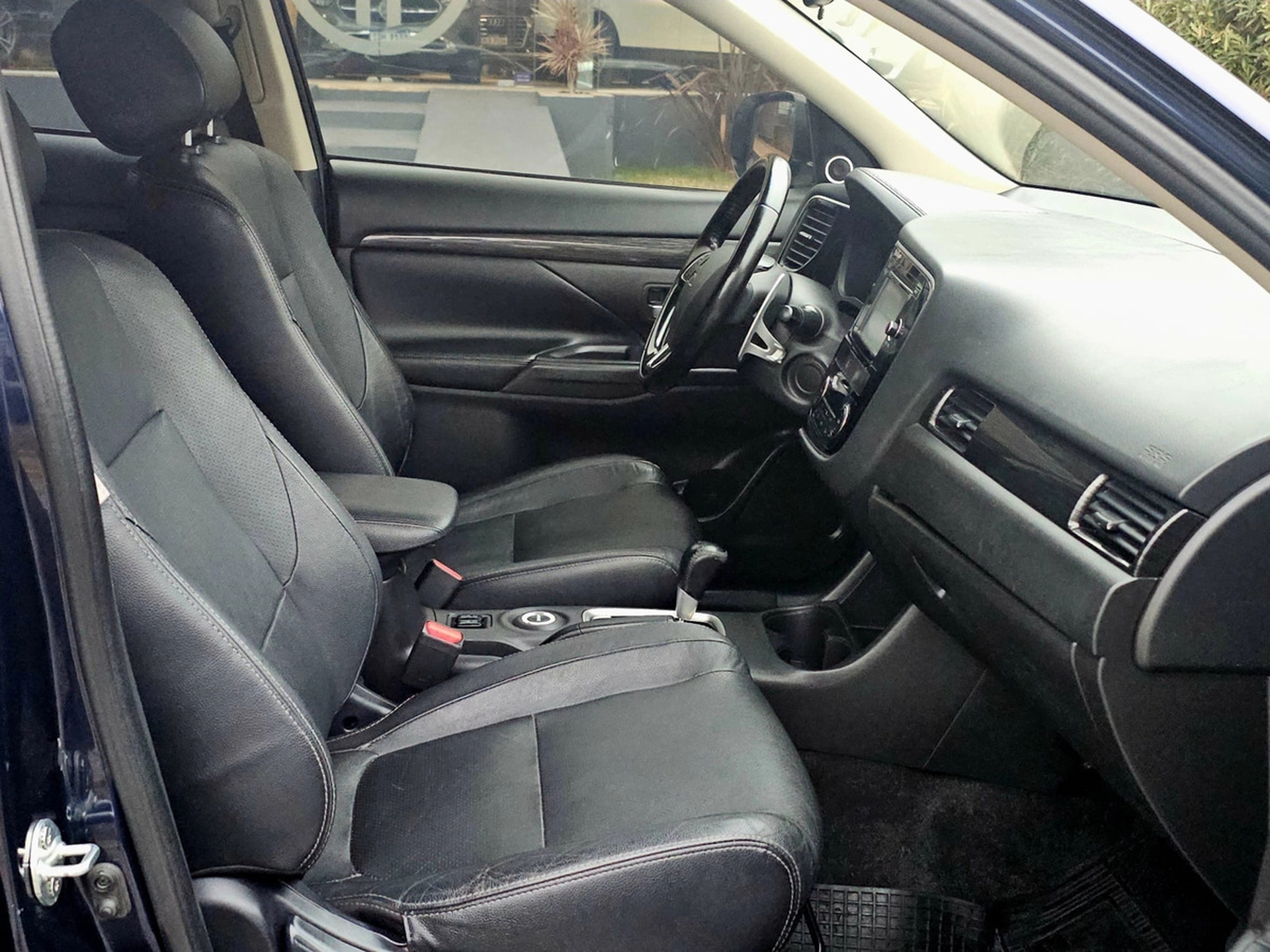 Mitsubishi Outlander - 3 Filas De Asientos - 3.0 4wd V6