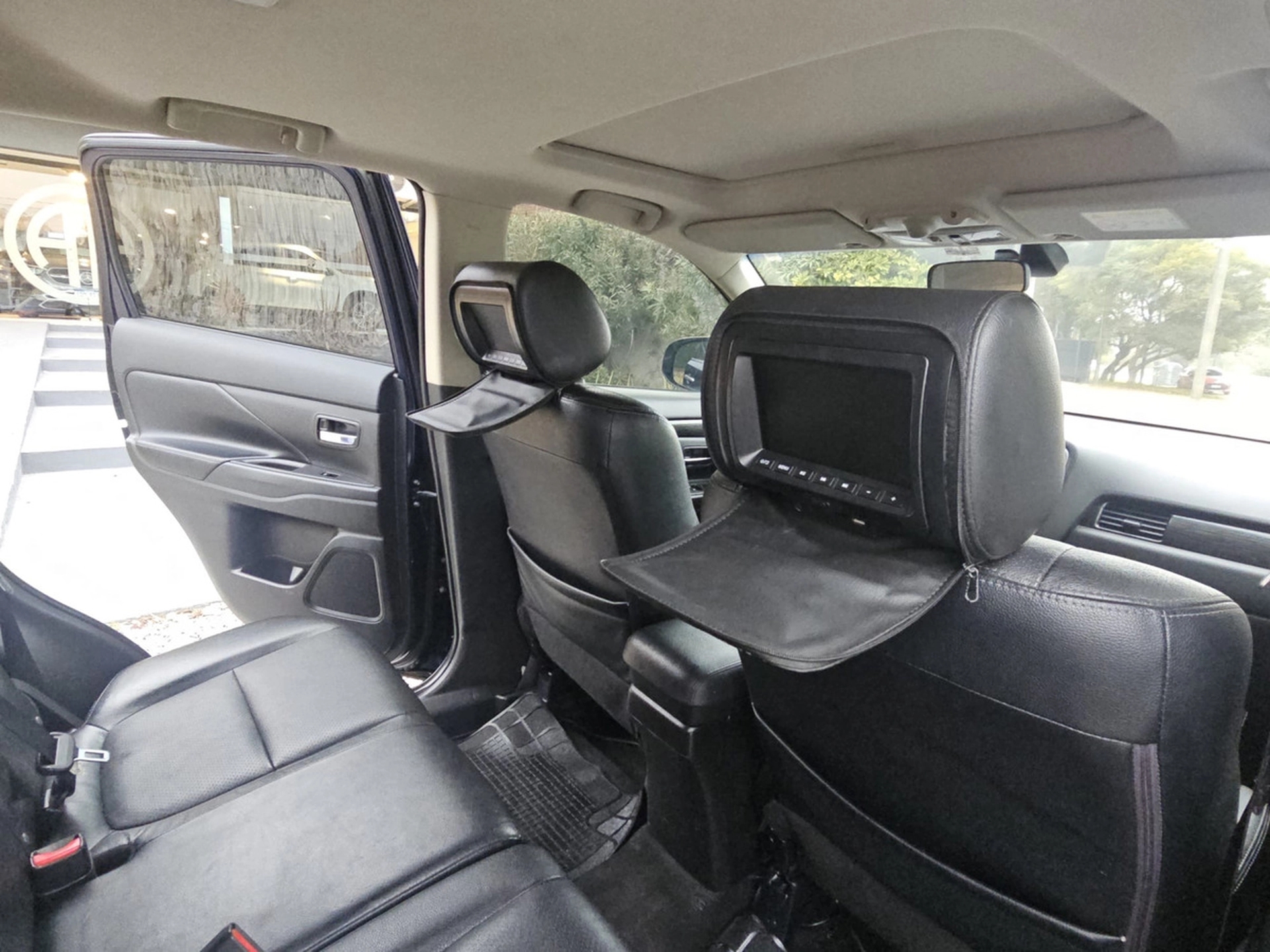 Mitsubishi Outlander - 3 Filas De Asientos - 3.0 4wd V6