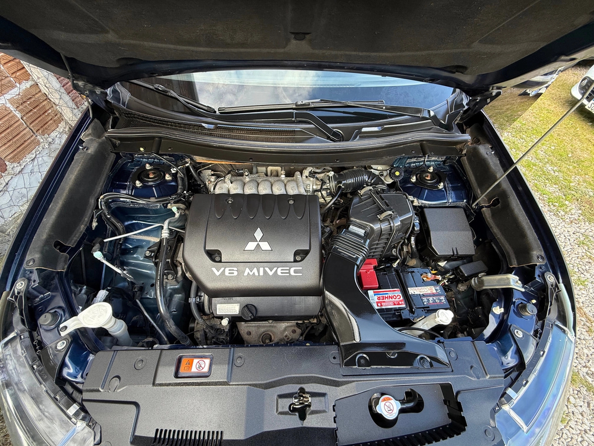 Mitsubishi Outlander - 3 Filas De Asientos - 3.0 4wd V6