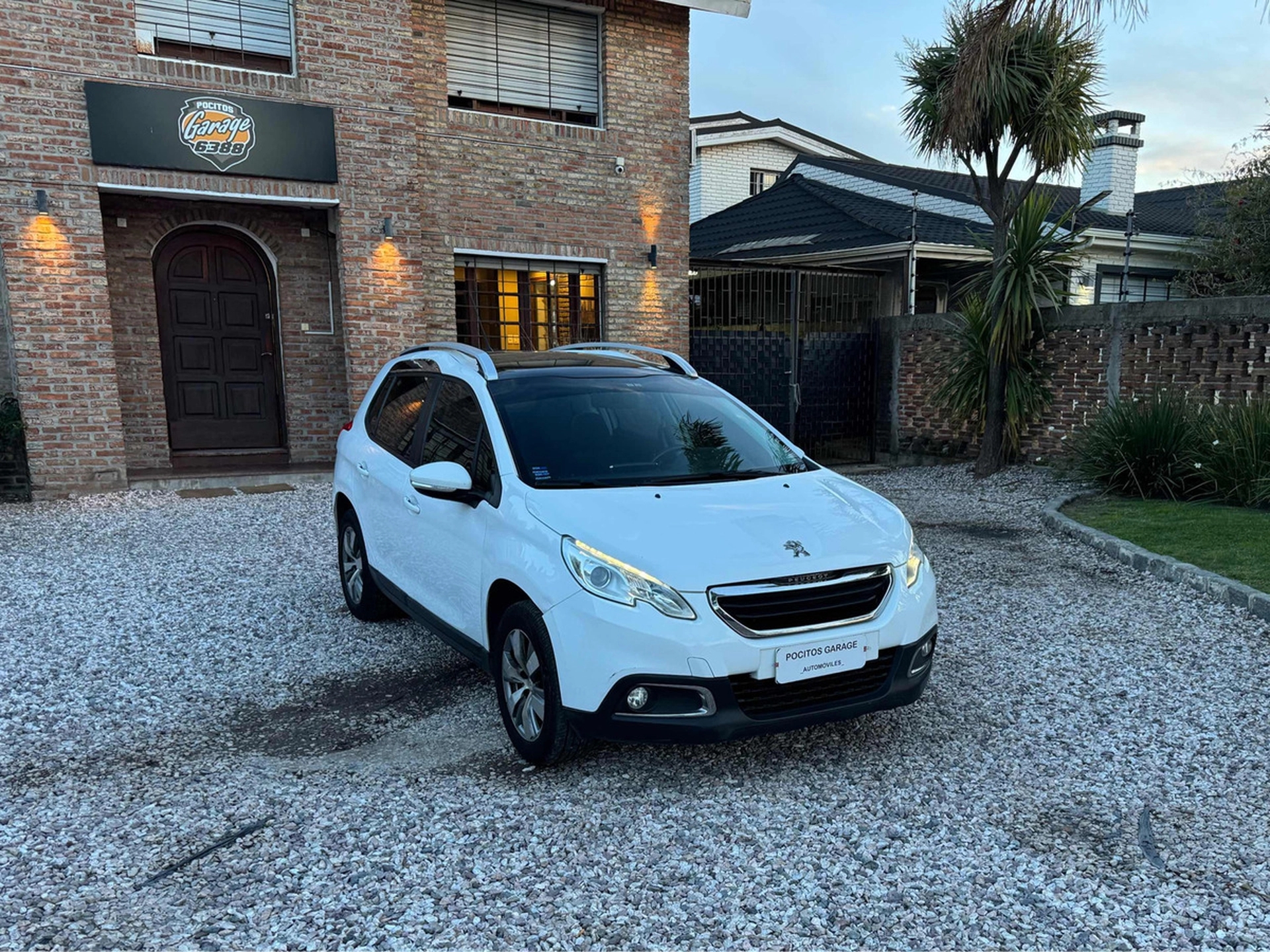 Peugeot 2008 1.2 Full