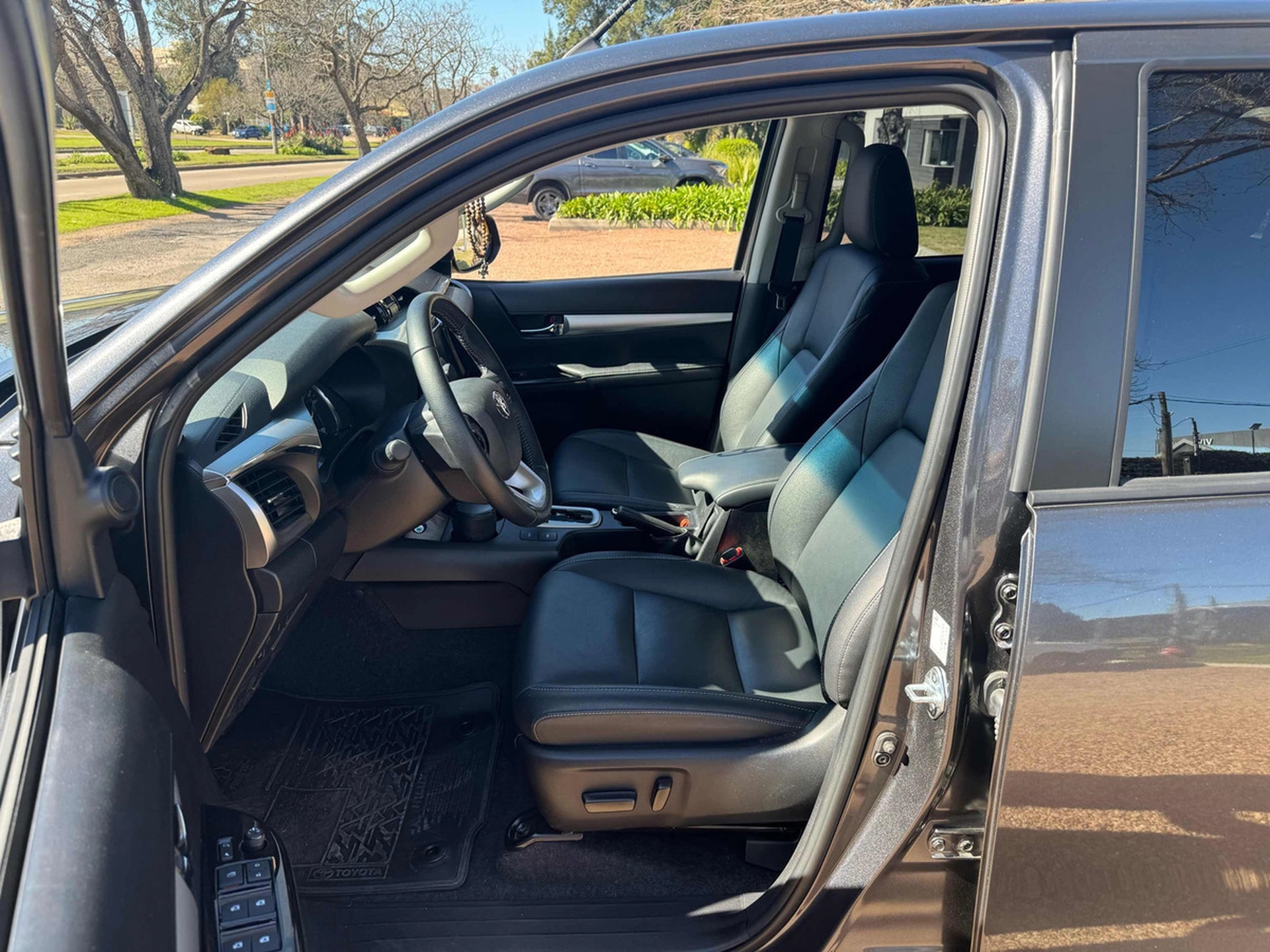 Toyota Hilux 2.8 Tdi Cd Srv Plus 4x4 At Tss