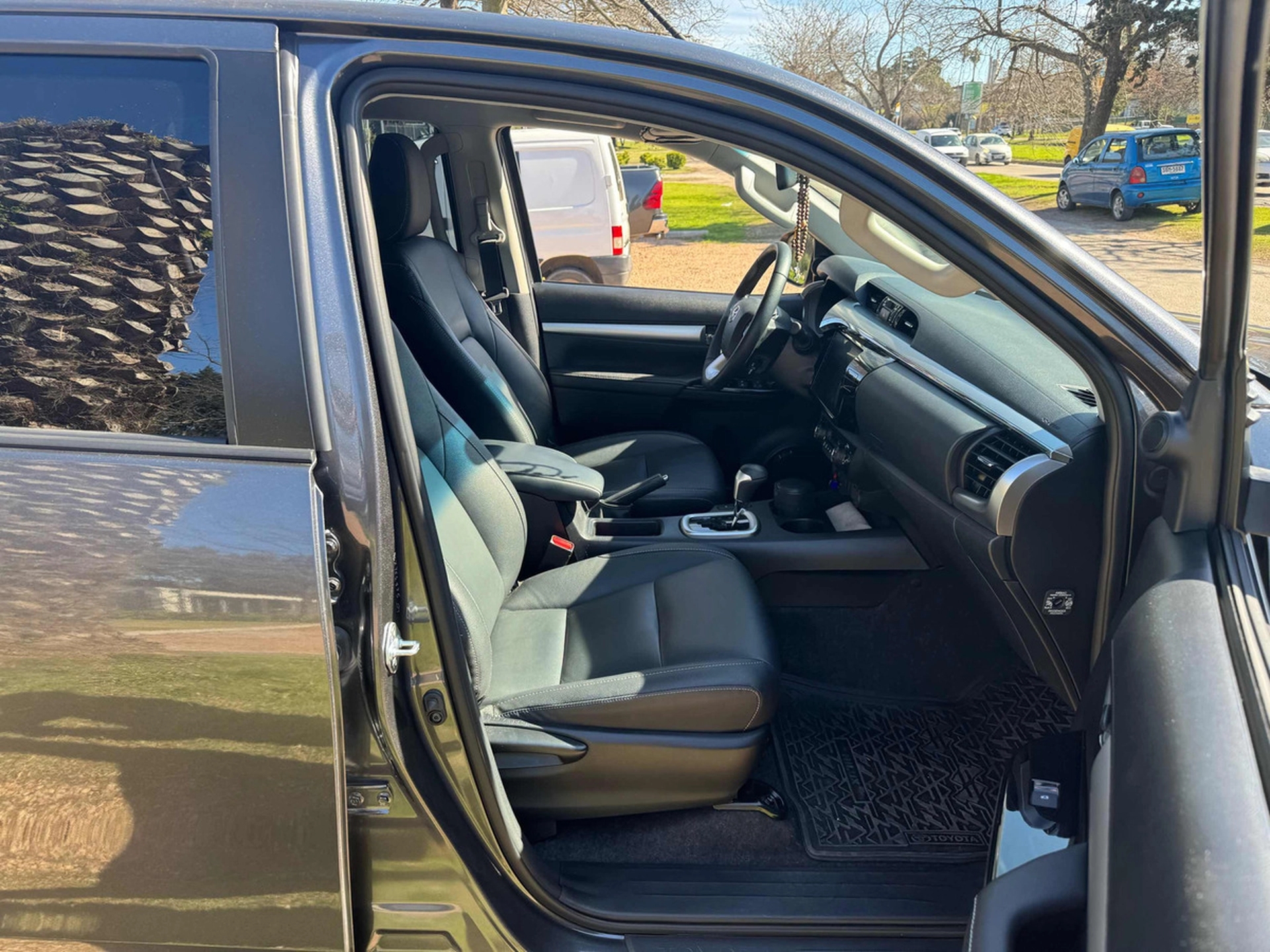 Toyota Hilux 2.8 Tdi Cd Srv Plus 4x4 At Tss